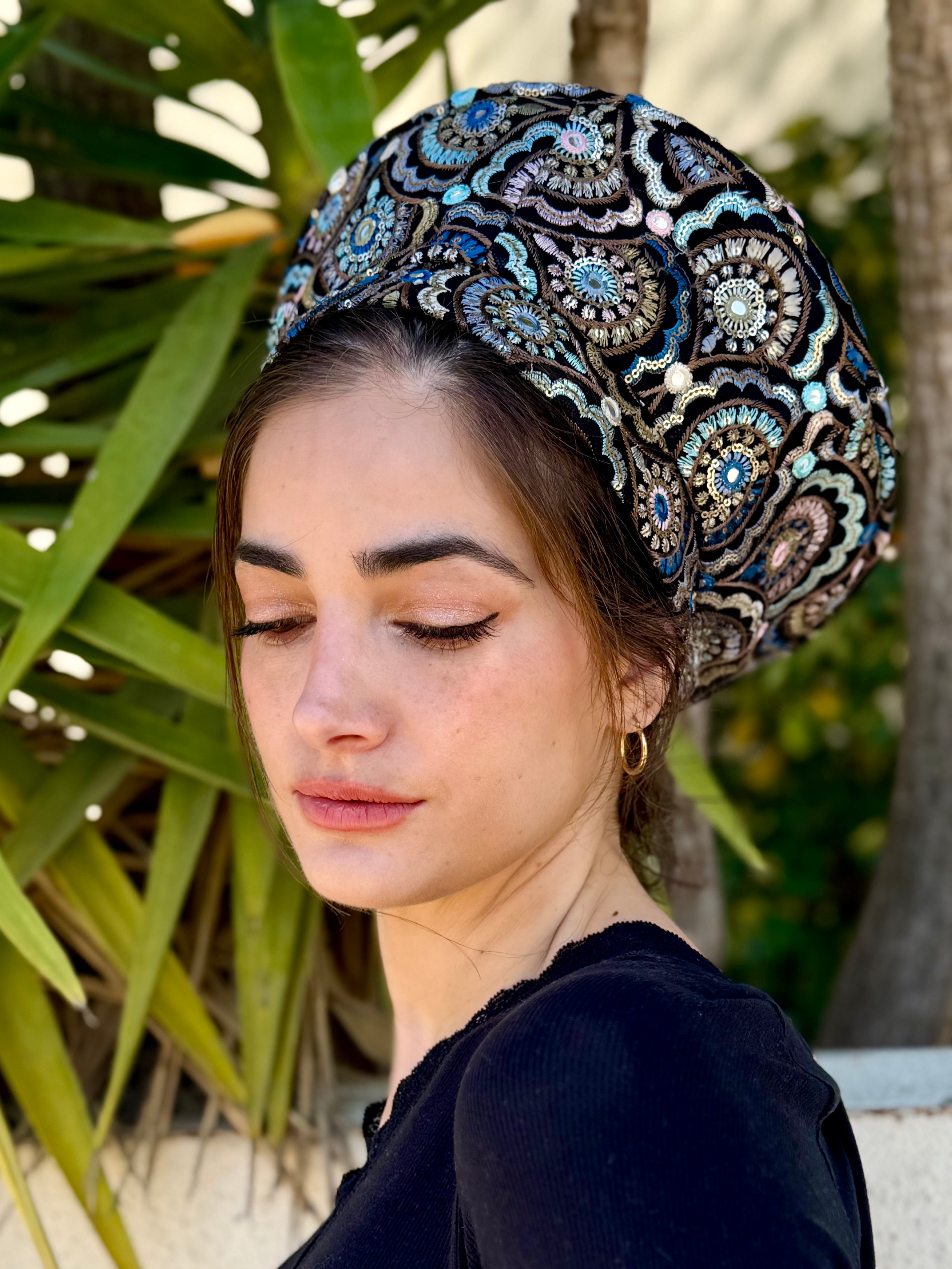 כובע שיק רקום קשתות תכלת