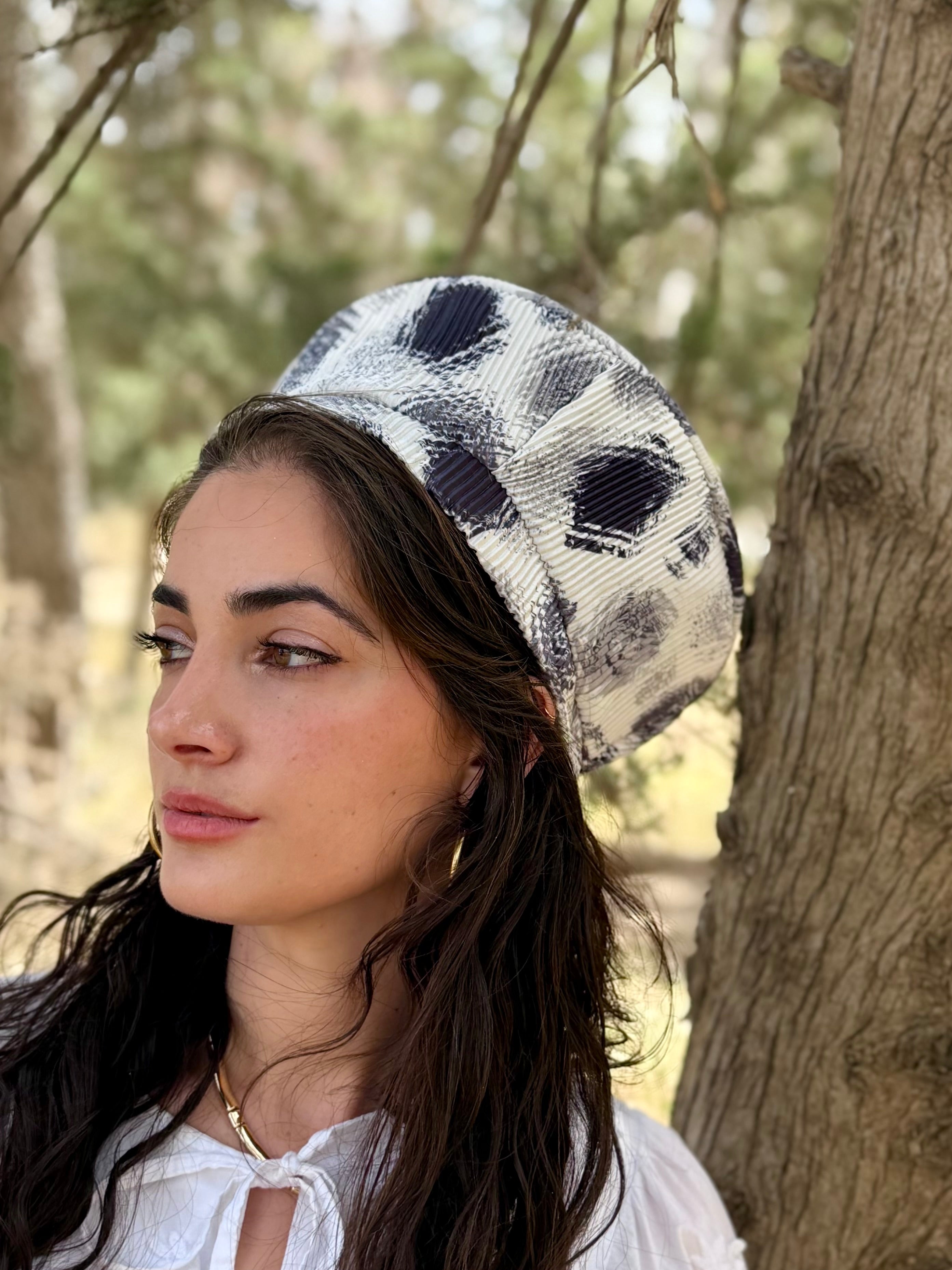 כובע שיק קומפורט נוצות כחול לבן