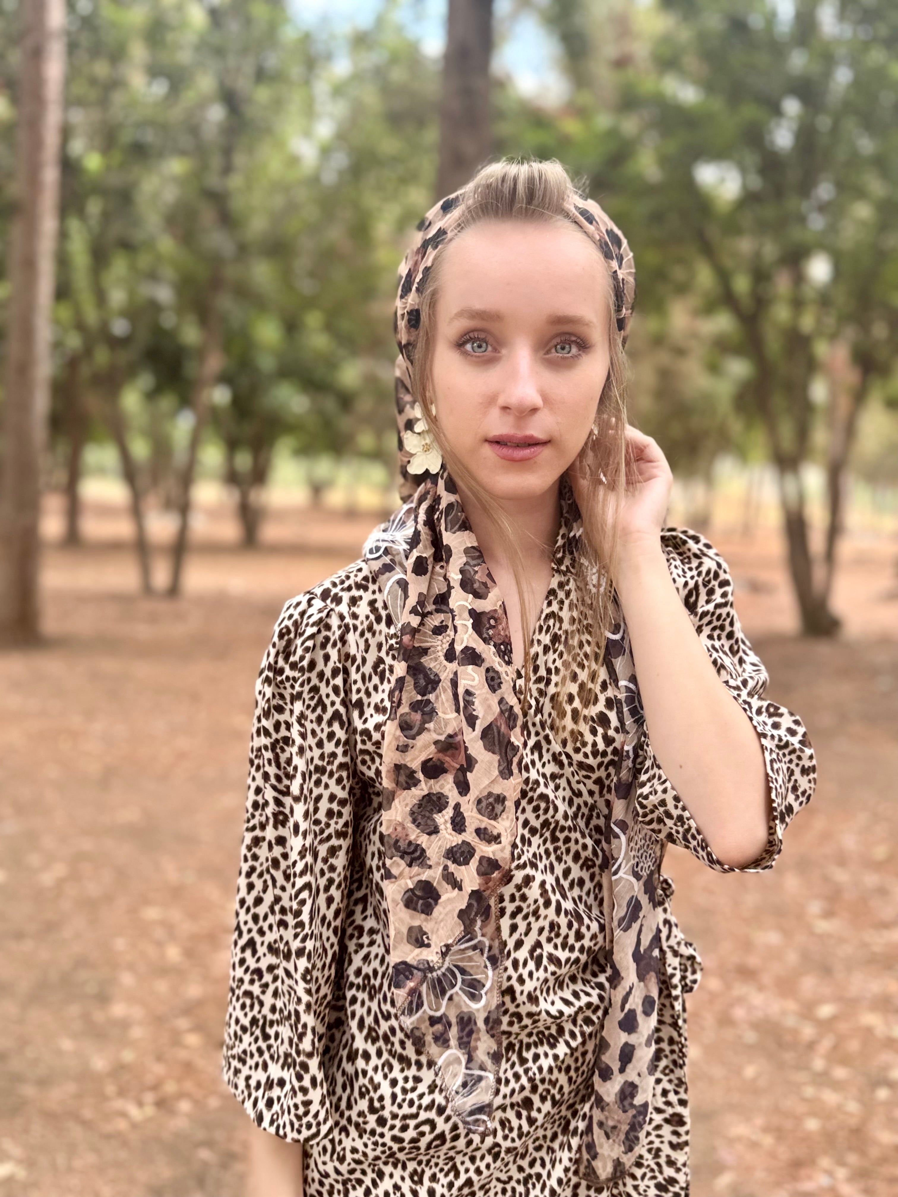 מטפחת פרינט מנומר חום משולש (7940779901104)