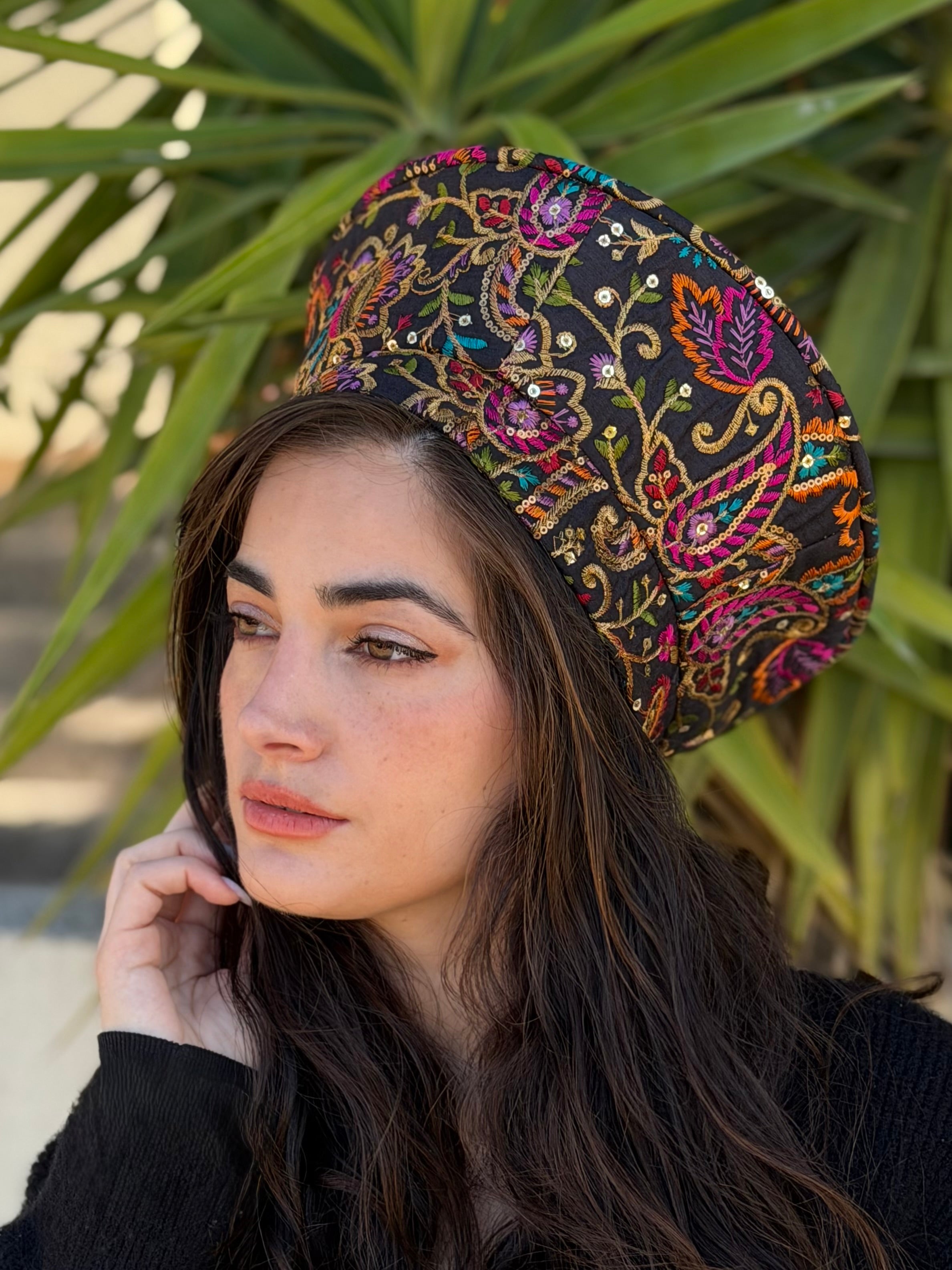 כובע שיק רקום צבעוני