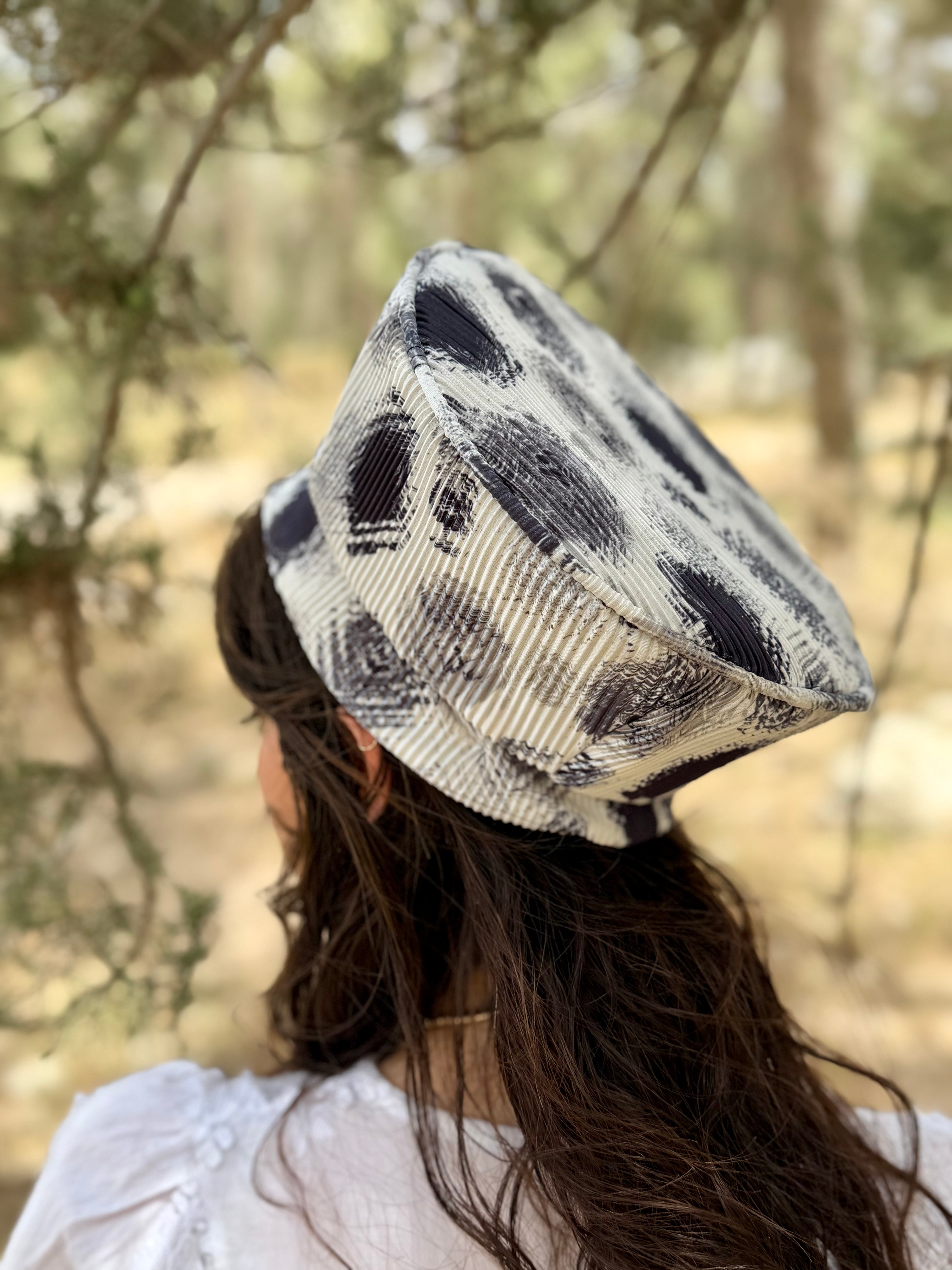 כובע שיק קומפורט נוצות כחול לבן