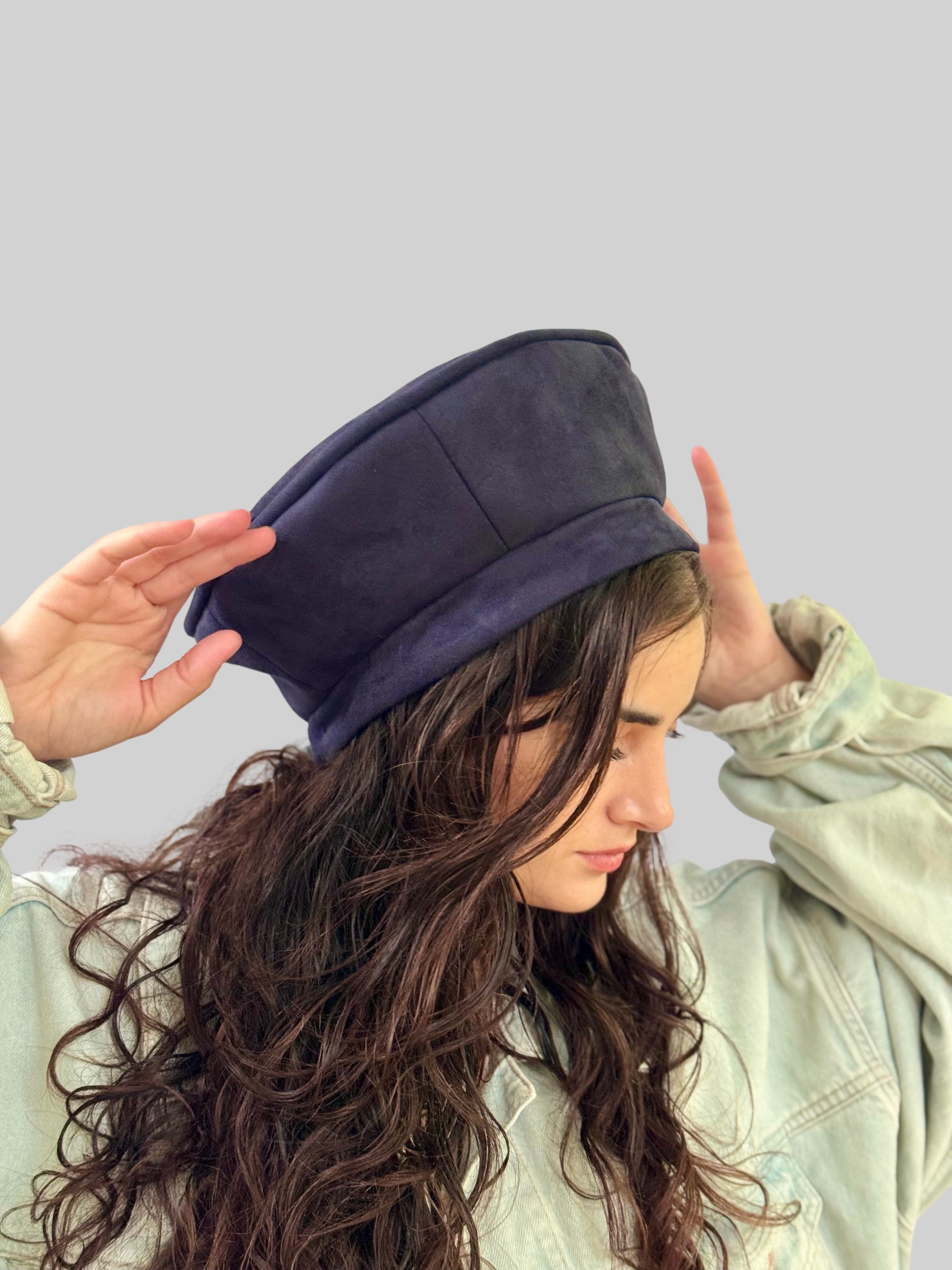 כובע שיק זמש כחול נייבי