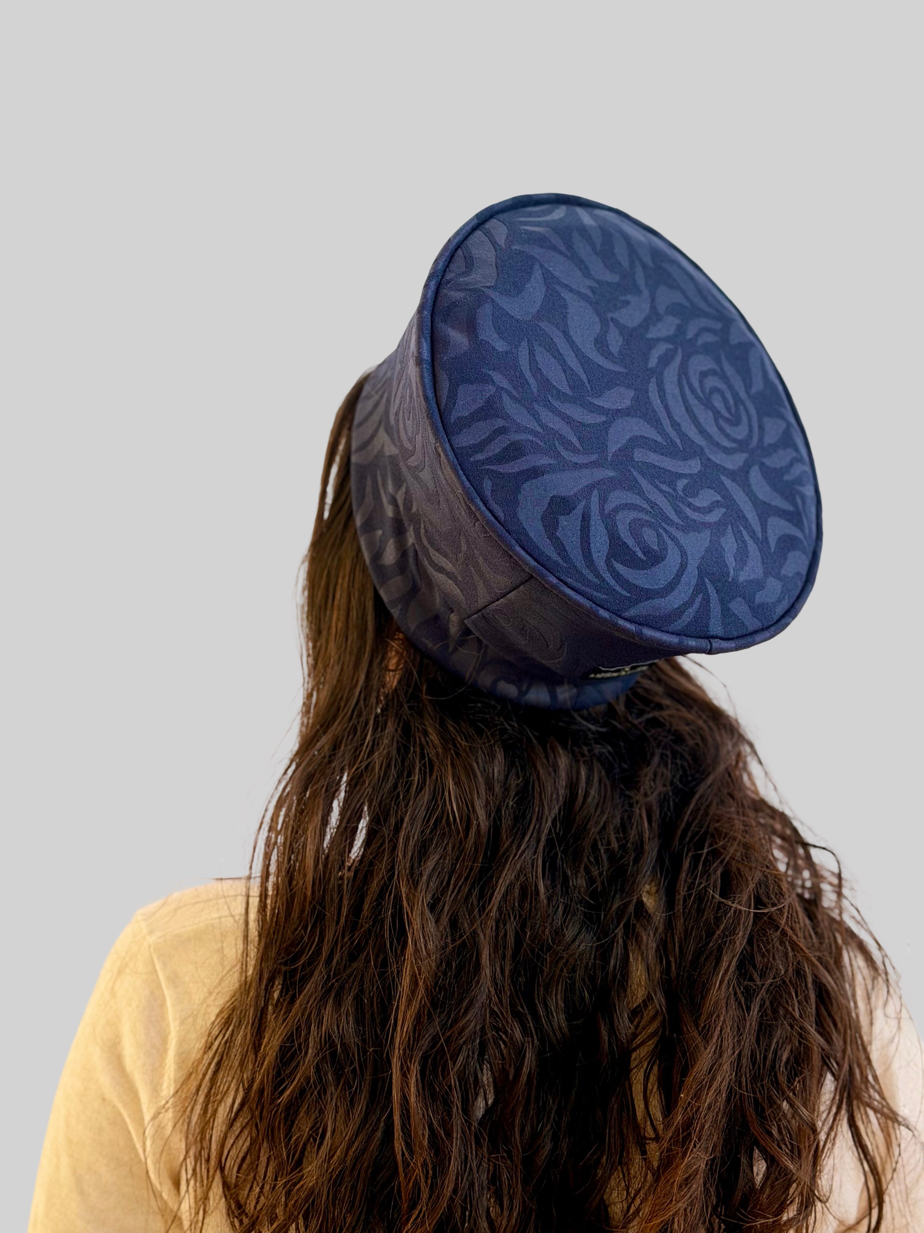 כובע שיק קומפורט פרחים כחול נייבי