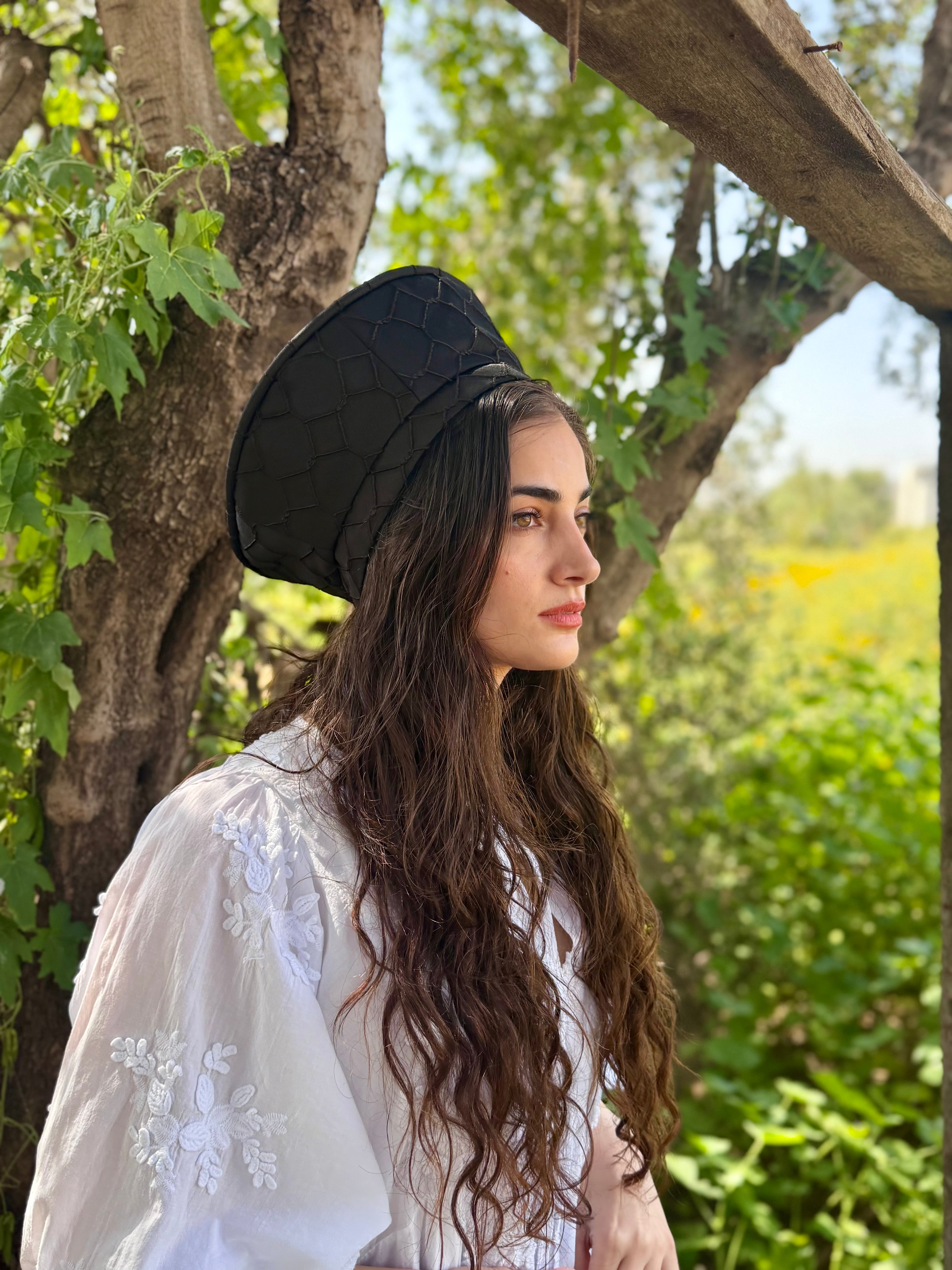 כובע שיק מעויינים שחור