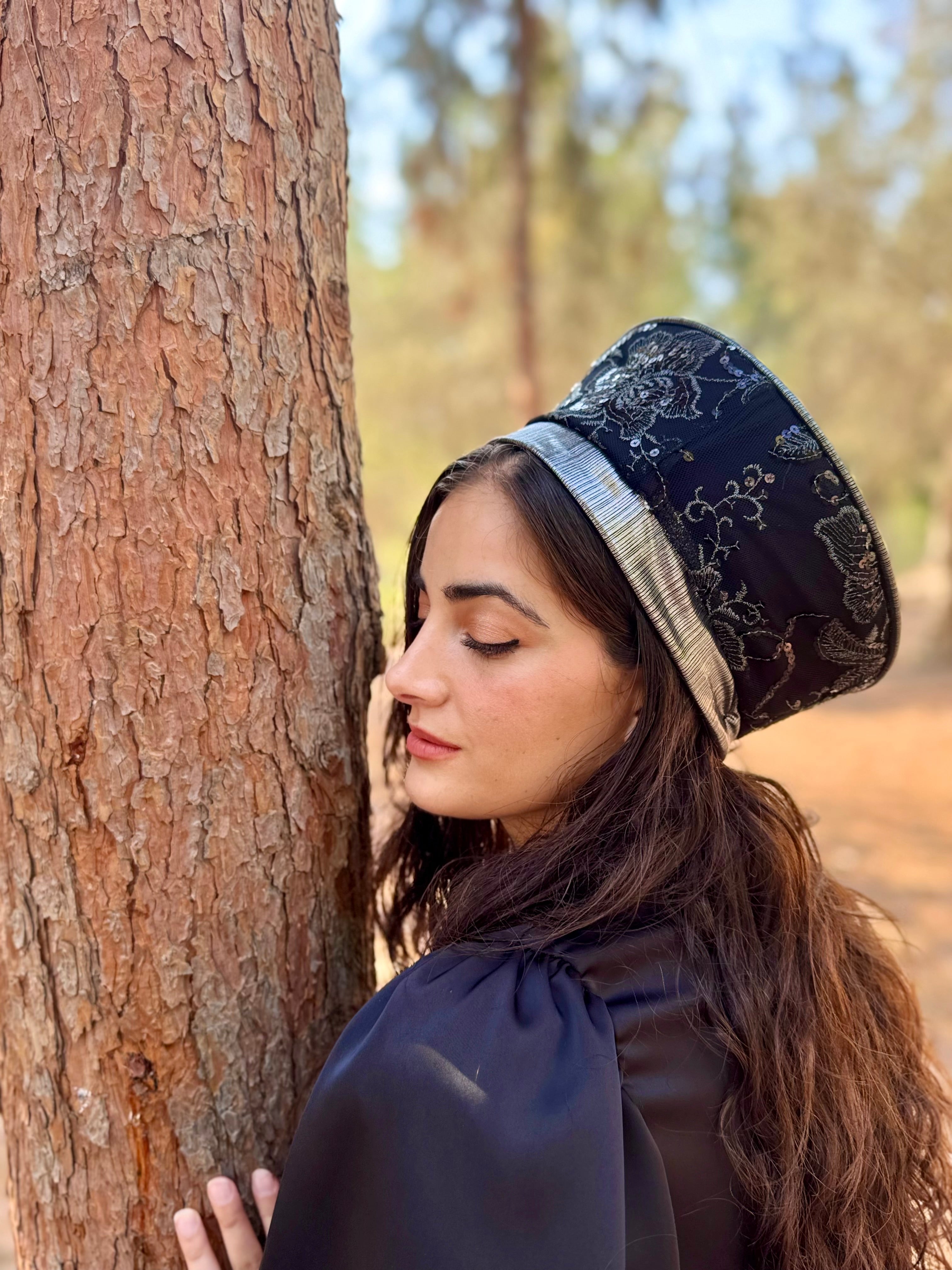  כובע שיק קומפורט פרחים כסופים (7900030238896)