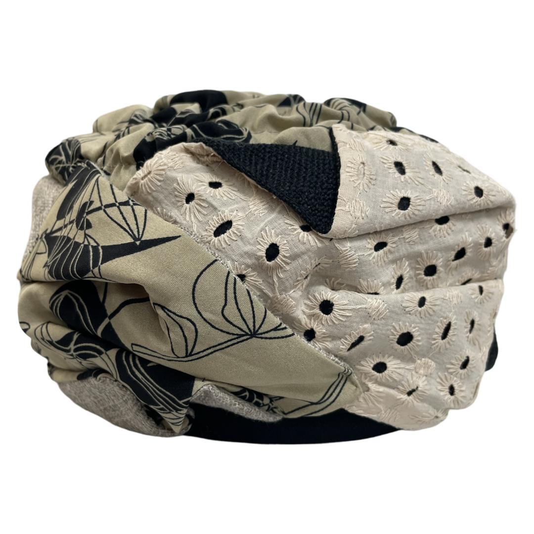 ברט מכווץ פרחוני בז׳ שחור