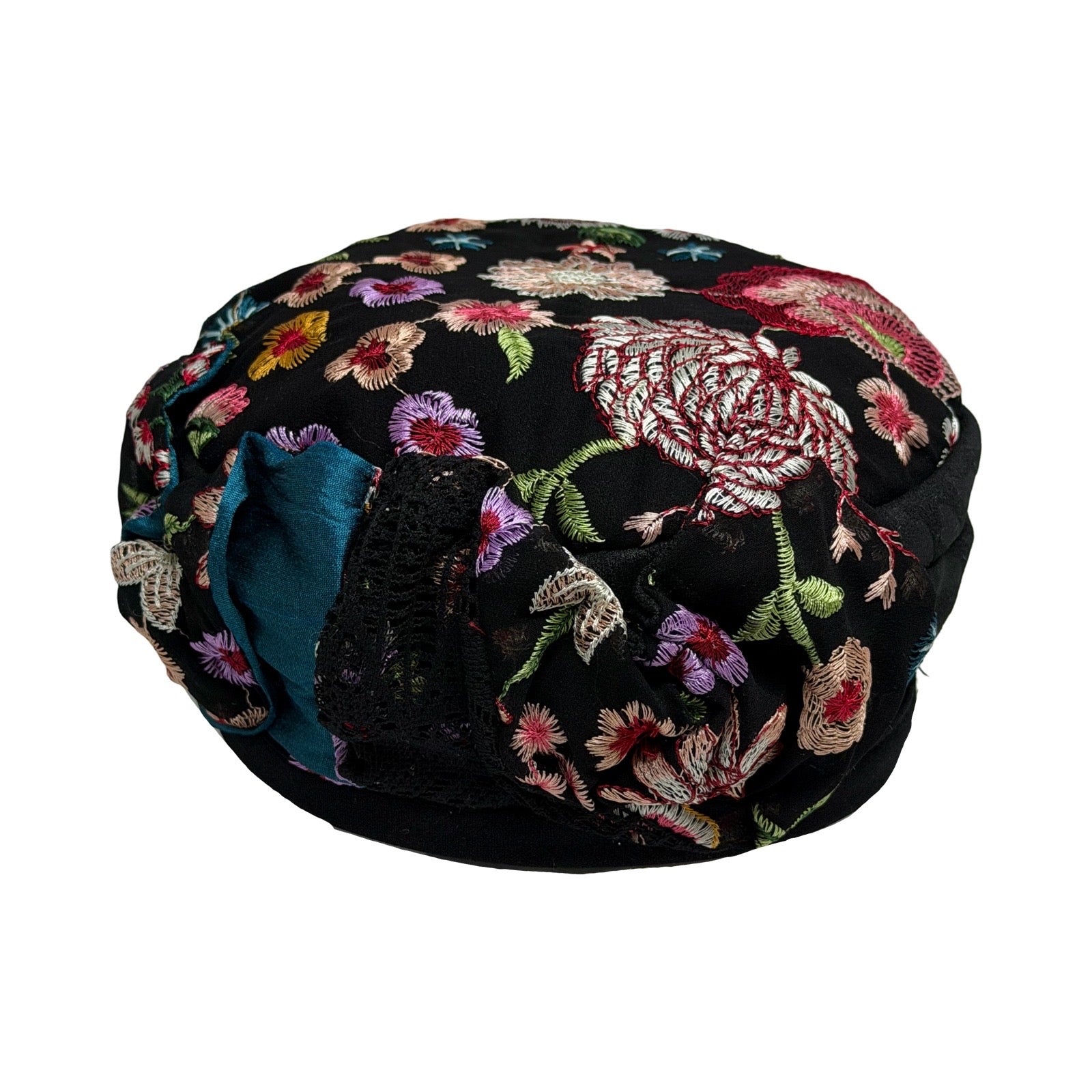 ברט קלאסי מקופלת רקום פרחוני