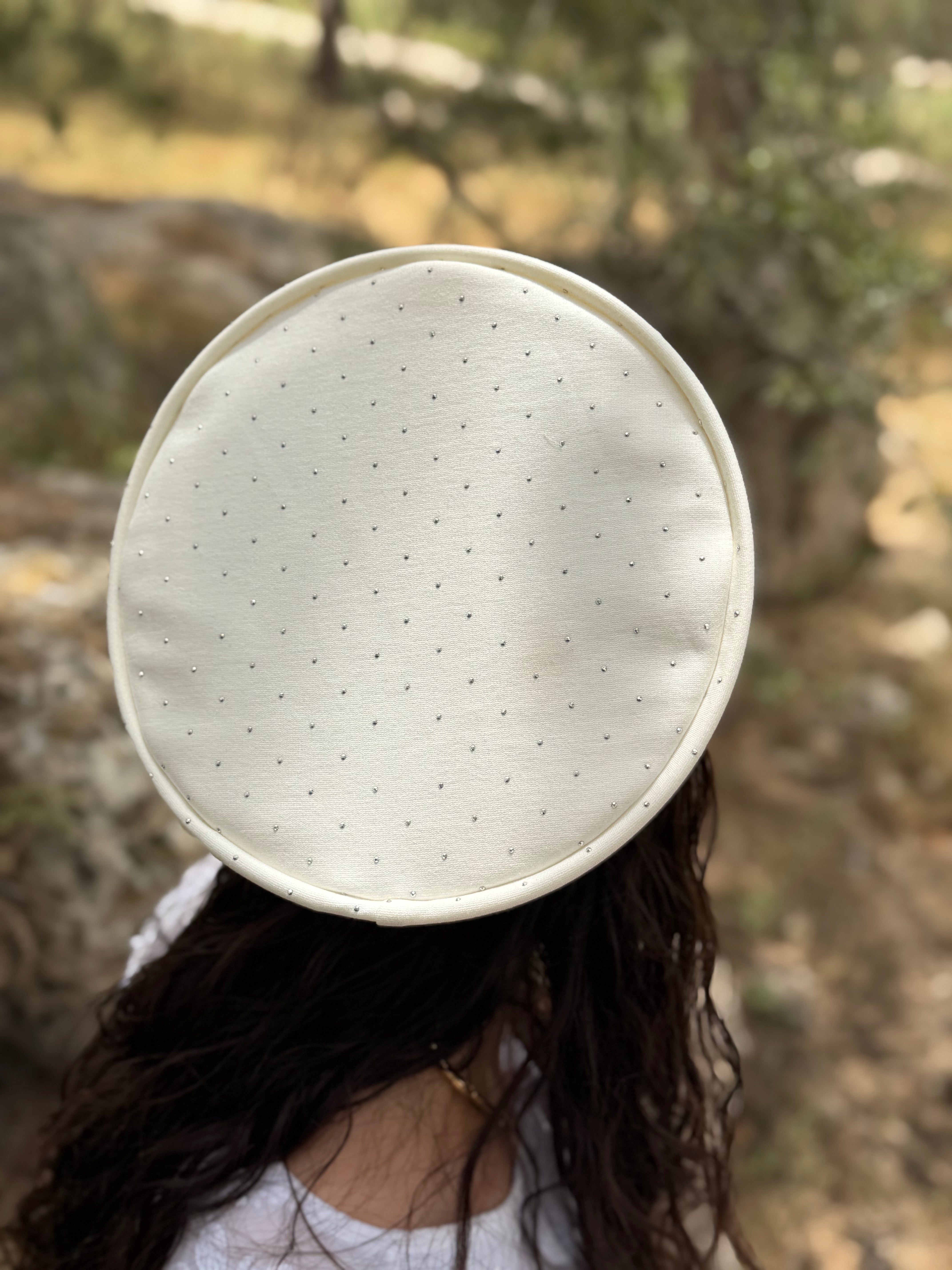 כובע שיק קומפורט קריסטל לבן