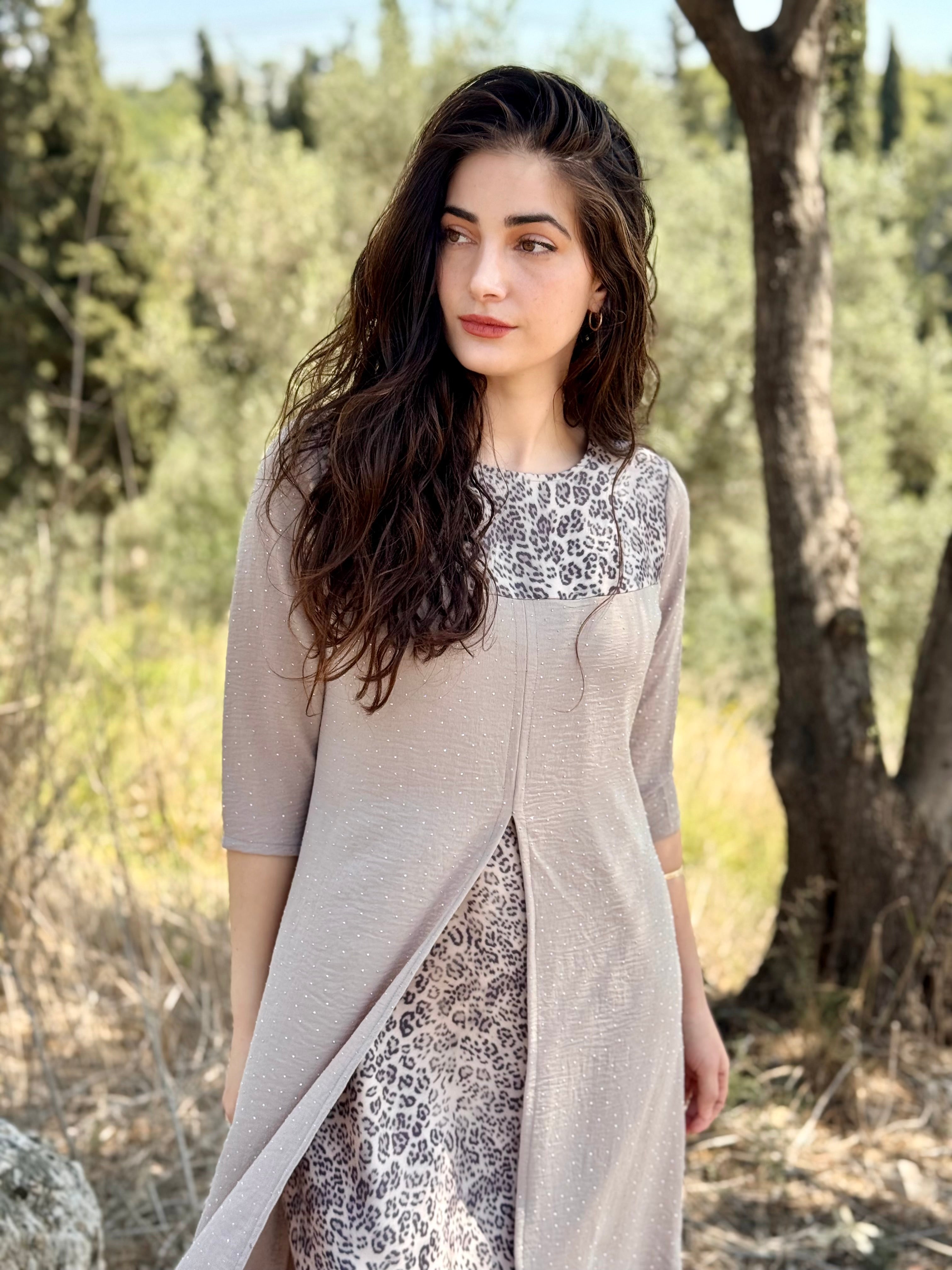 שמלת עדנה בז׳ קריסטל ומנומר (7819559305392)