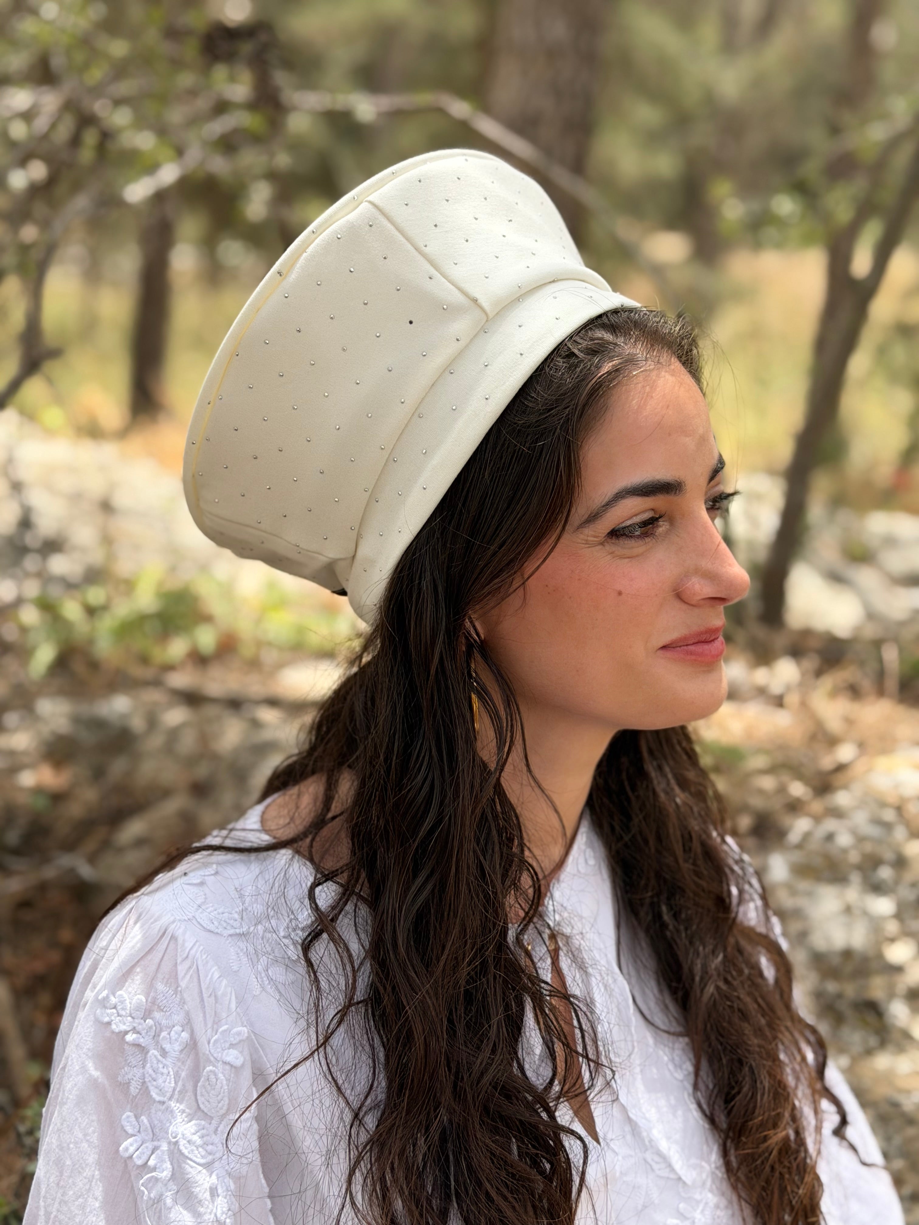 כובע שיק קומפורט קריסטל לבן