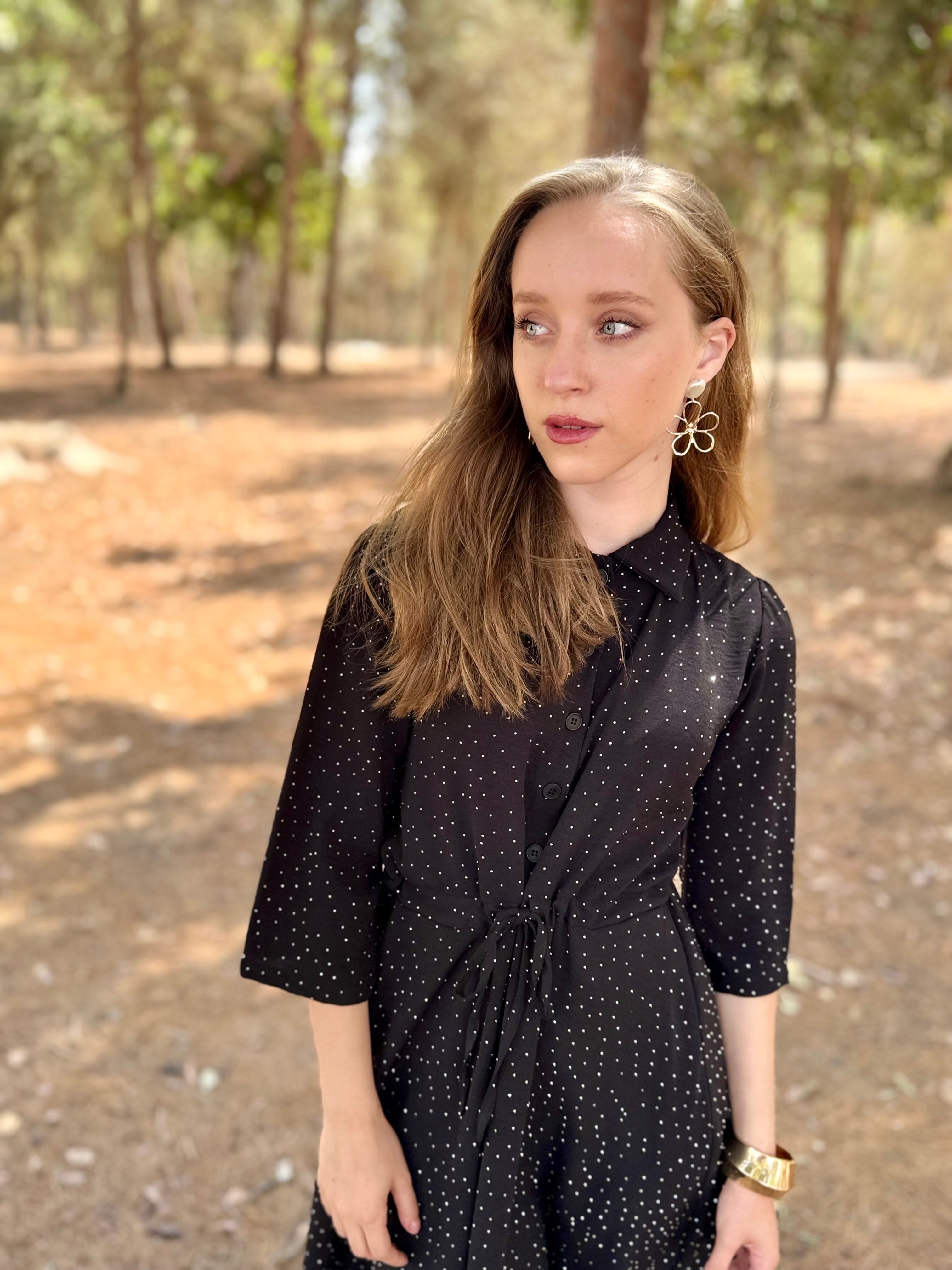 שמלת אריאנה שחורה משובצת אבנים (7939845685424)