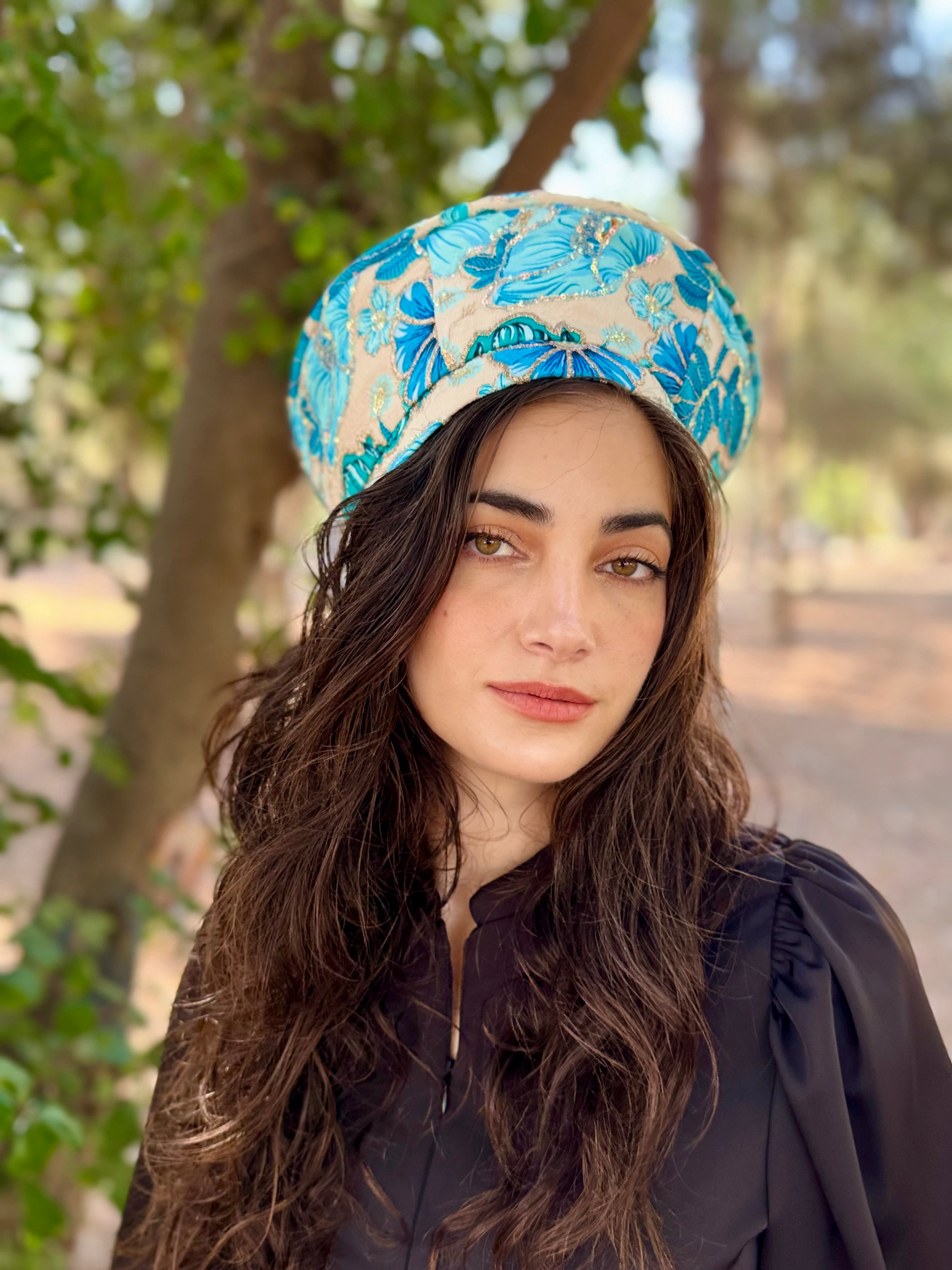 כובע שיק רקום פרחוני טורקיז (7900036858032)