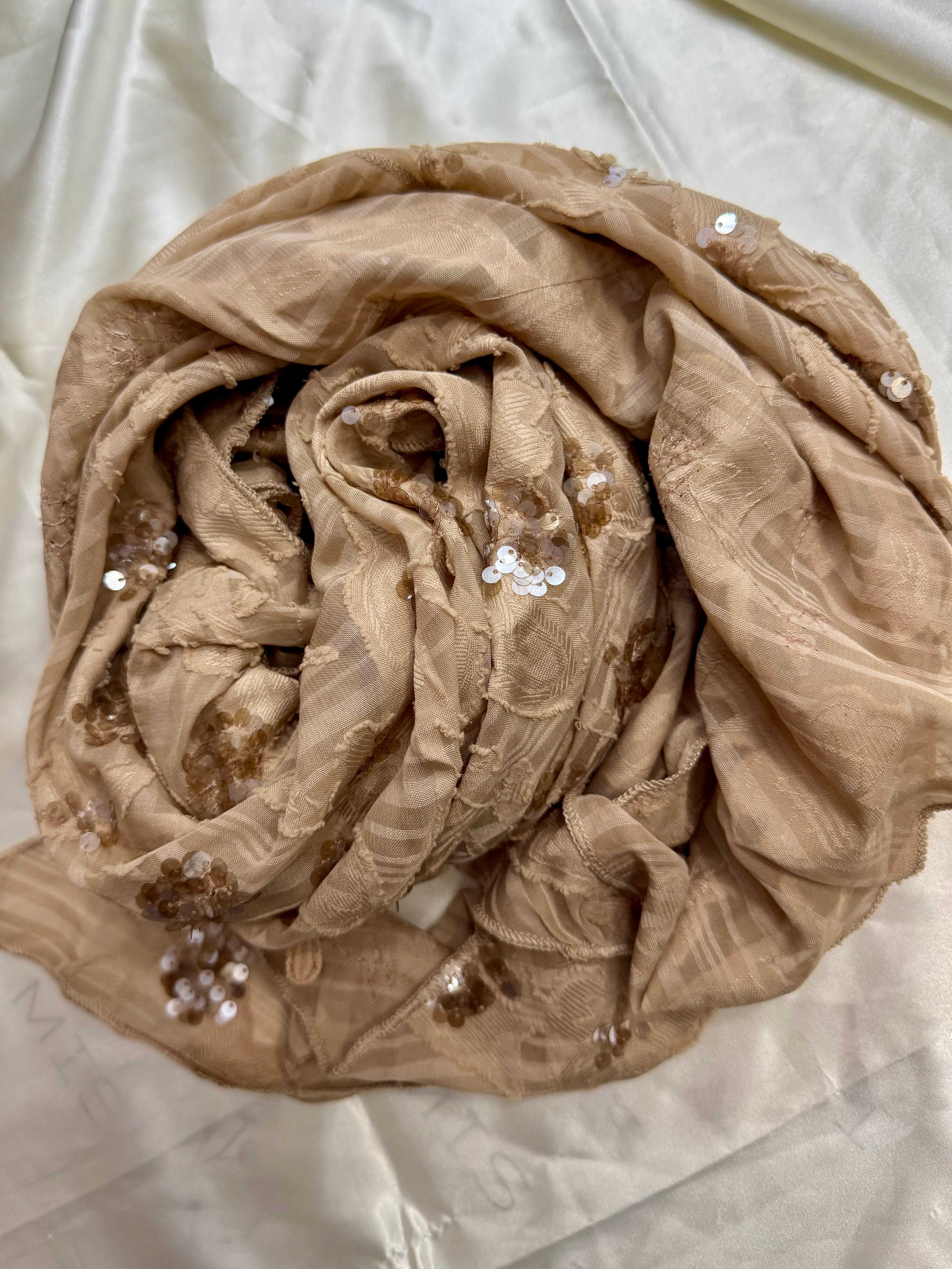 מטפחת ביוטי שמפניה משולש (7937001423024) (7942898581680)