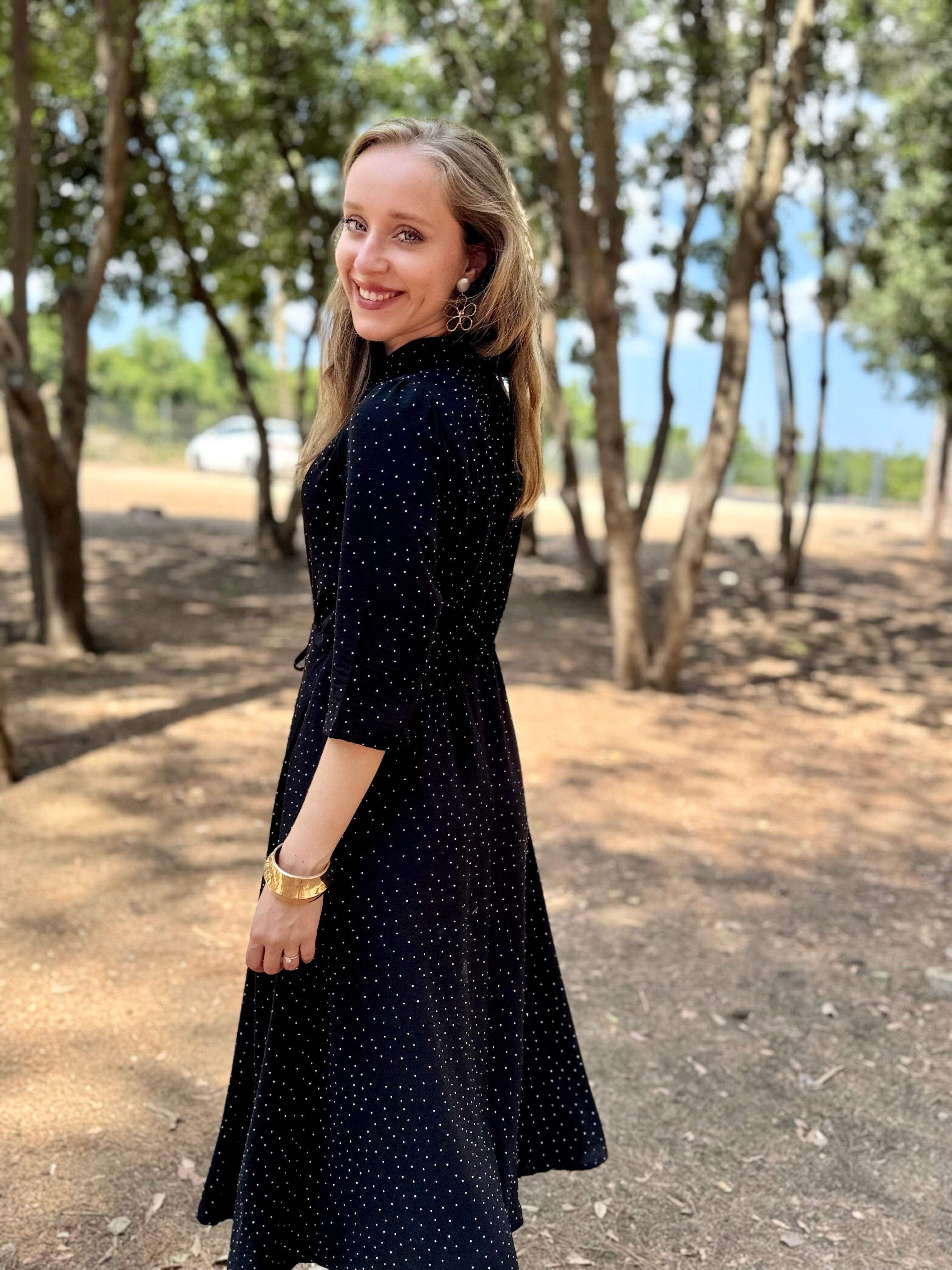 שמלת אריאנה שחורה משובצת אבנים (7939845685424)