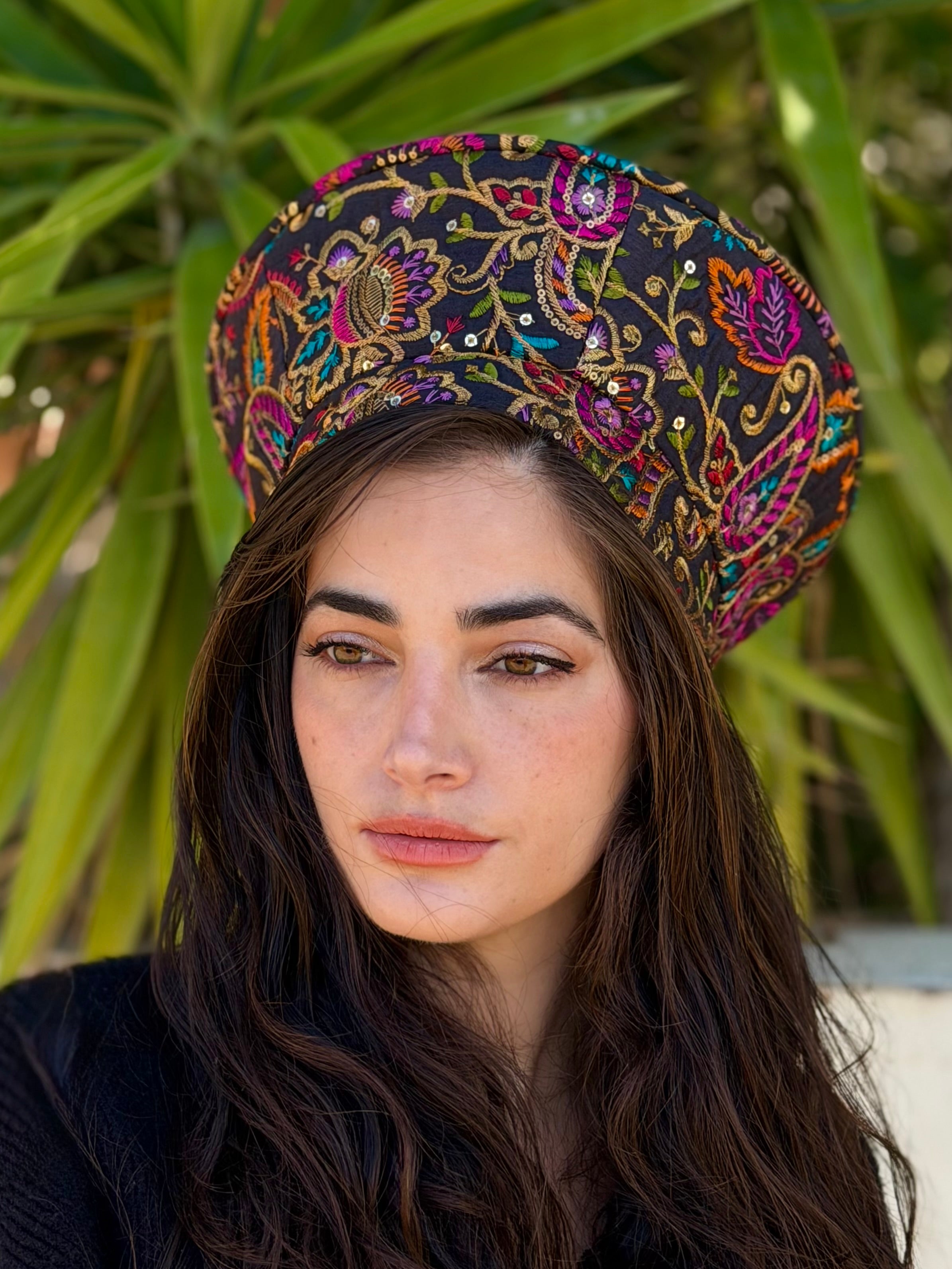 כובע שיק רקום צבעוני