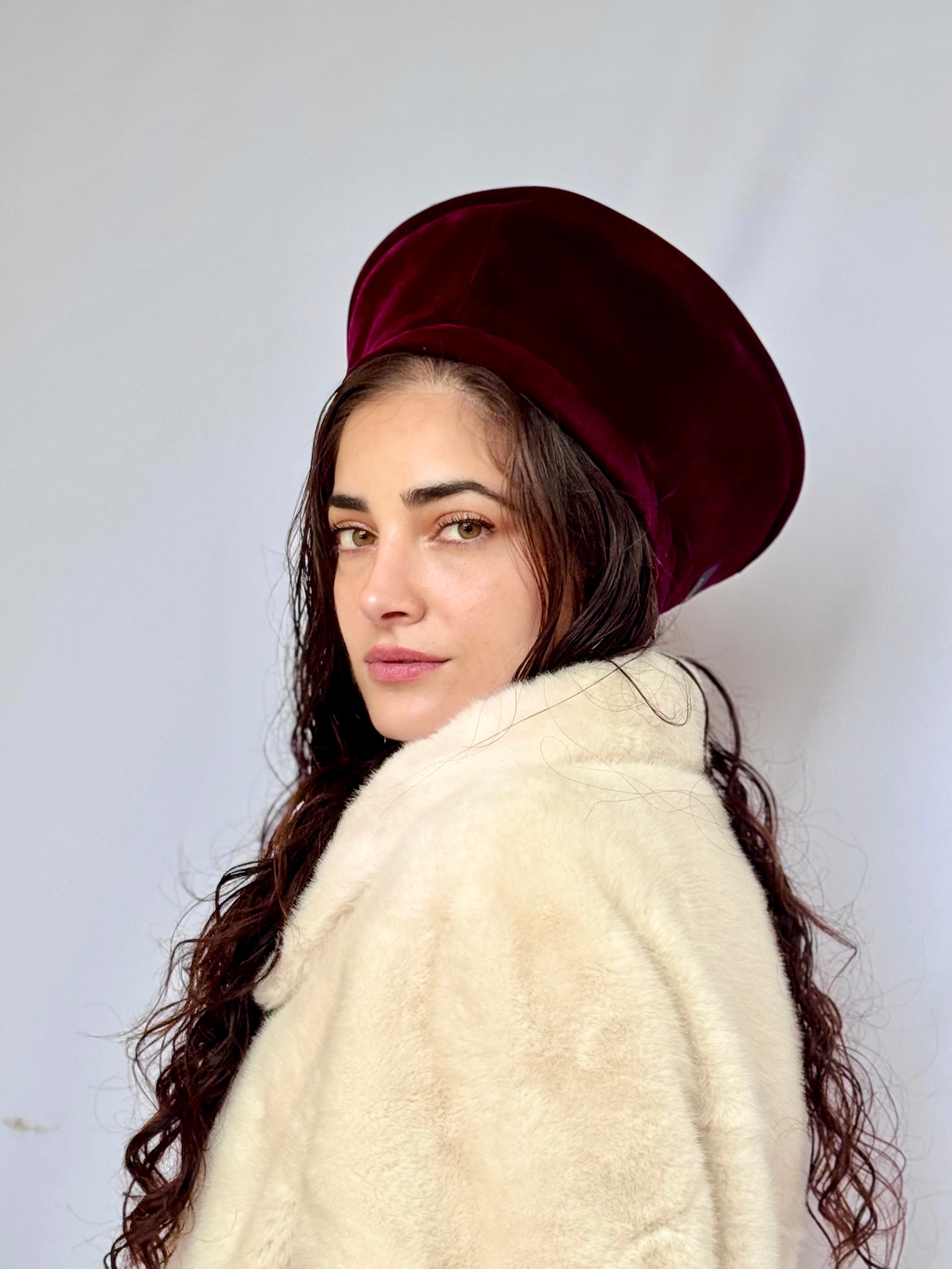 כובע שיק קטיפה בורדו