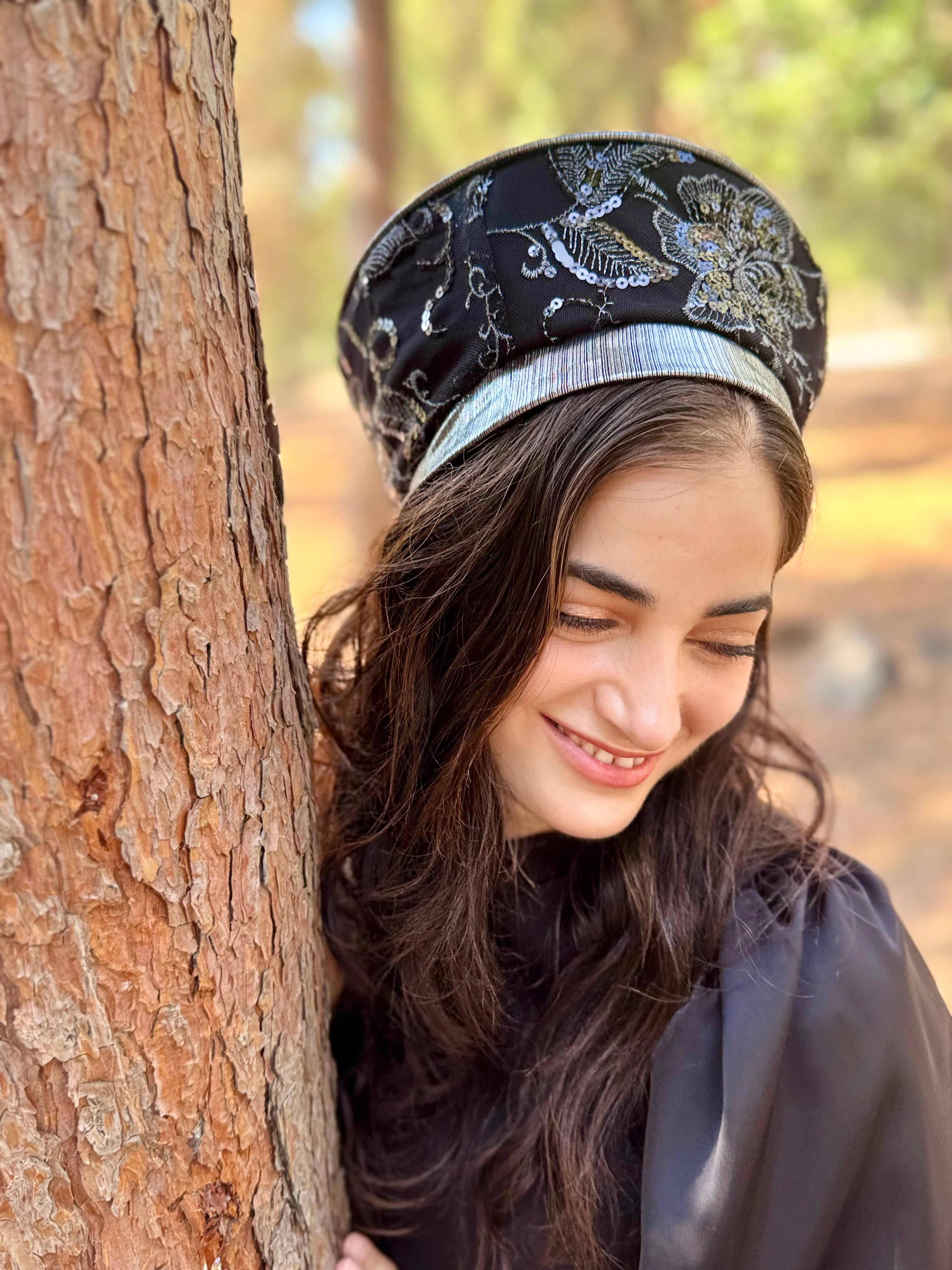  כובע שיק קומפורט פרחים כסופים (7900030238896)