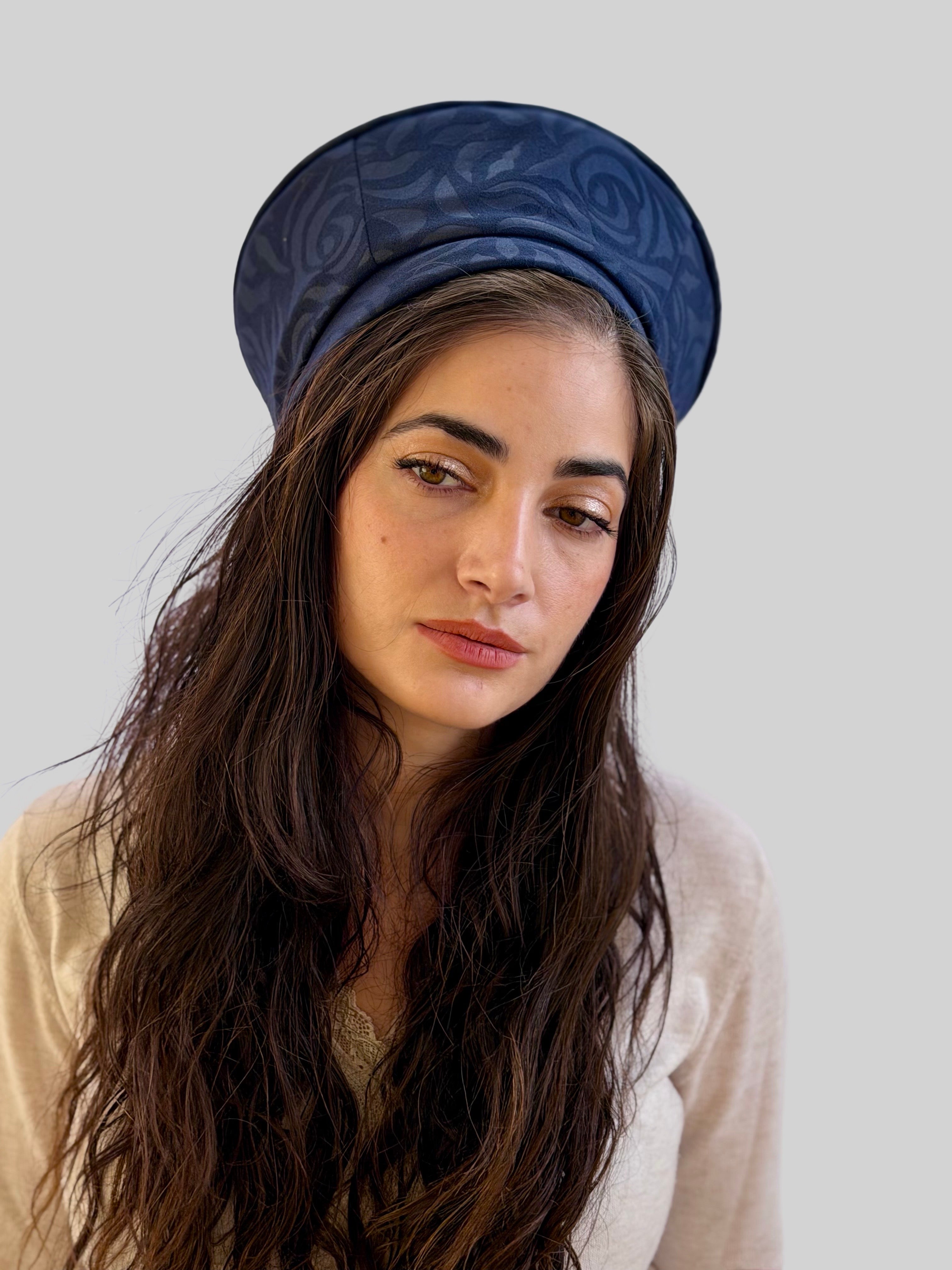 כובע שיק קומפורט פרחים כחול נייבי