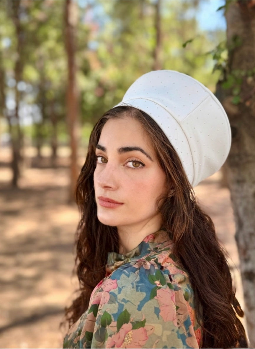 כובע שיק קומפורט קריסטל לבן