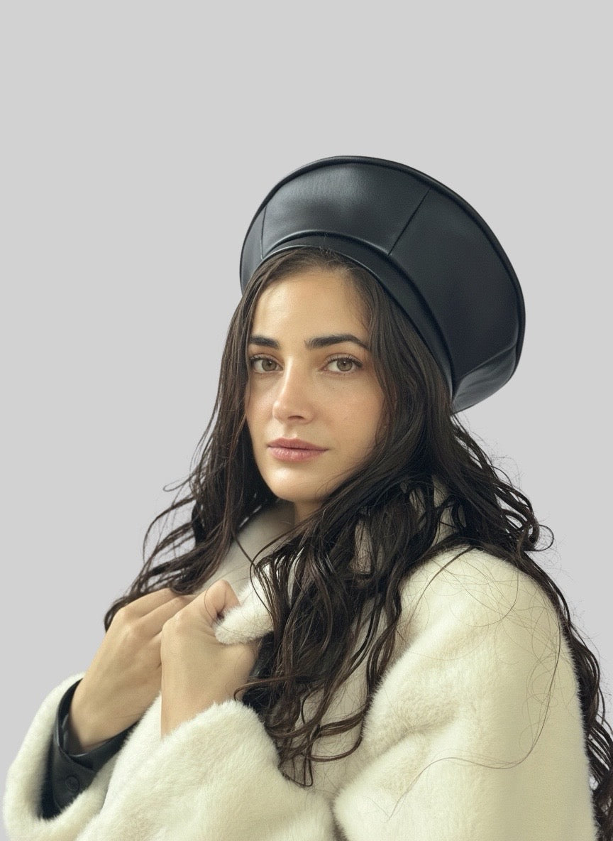 כובע שיק דמוי עור שחור