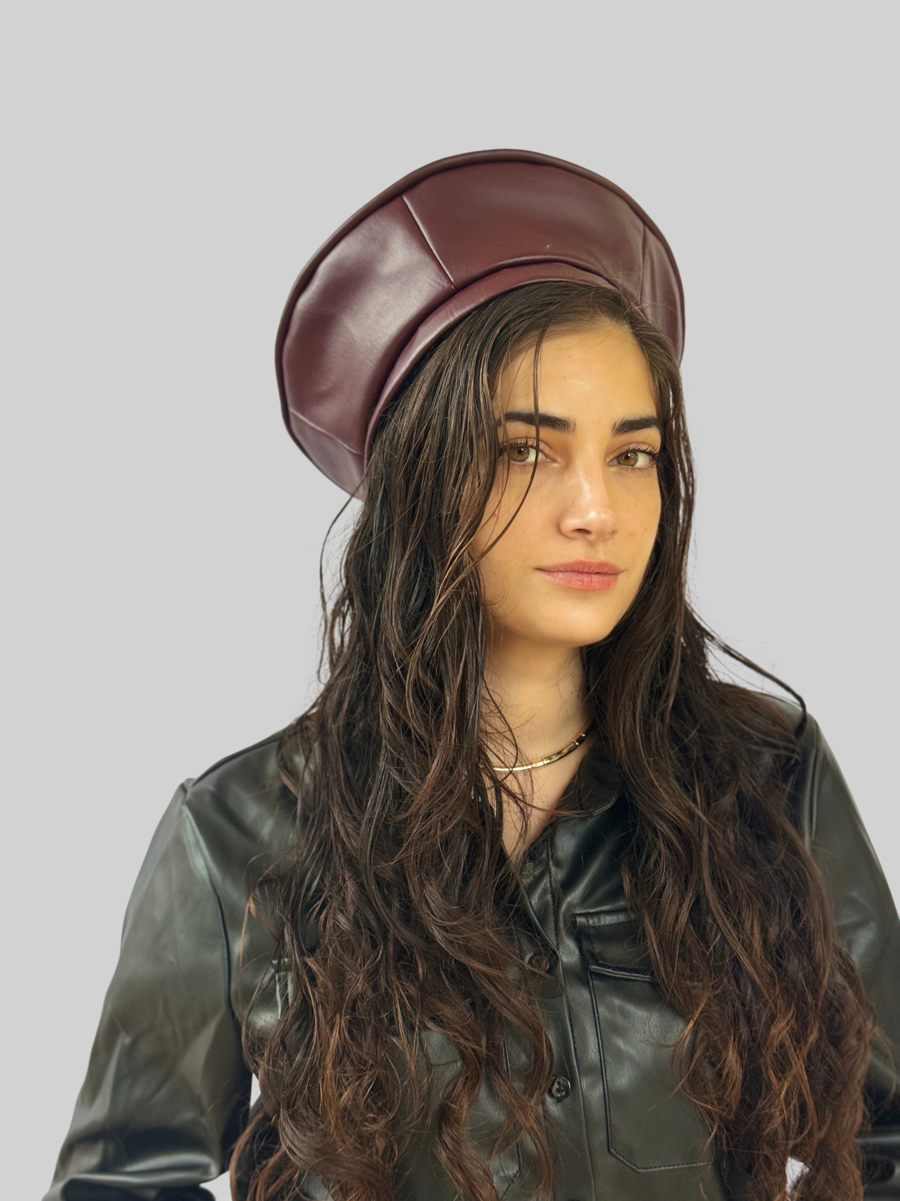 כובע שיק דמוי עור בורדו