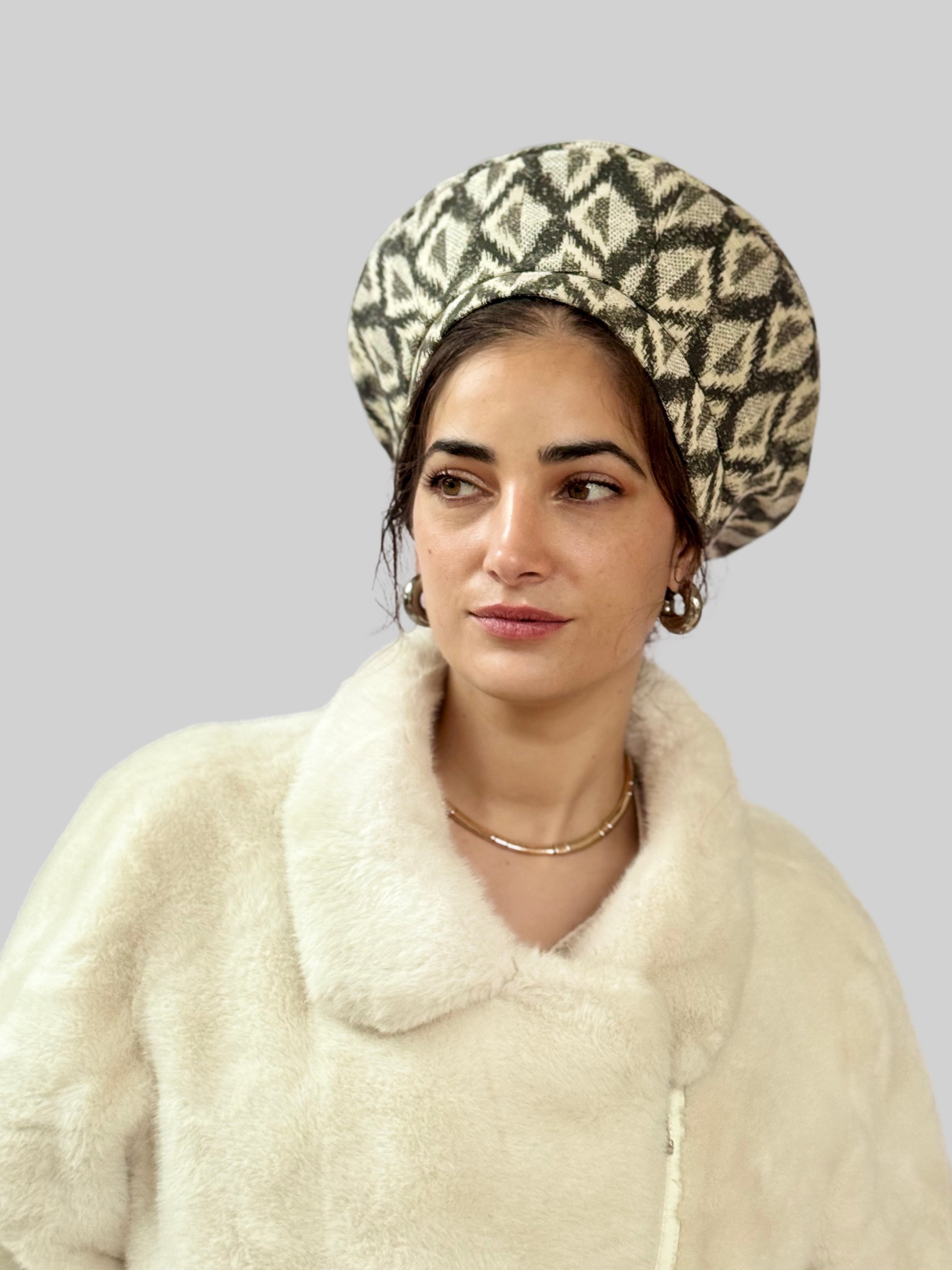 כובע שיק ארוג מעויינים