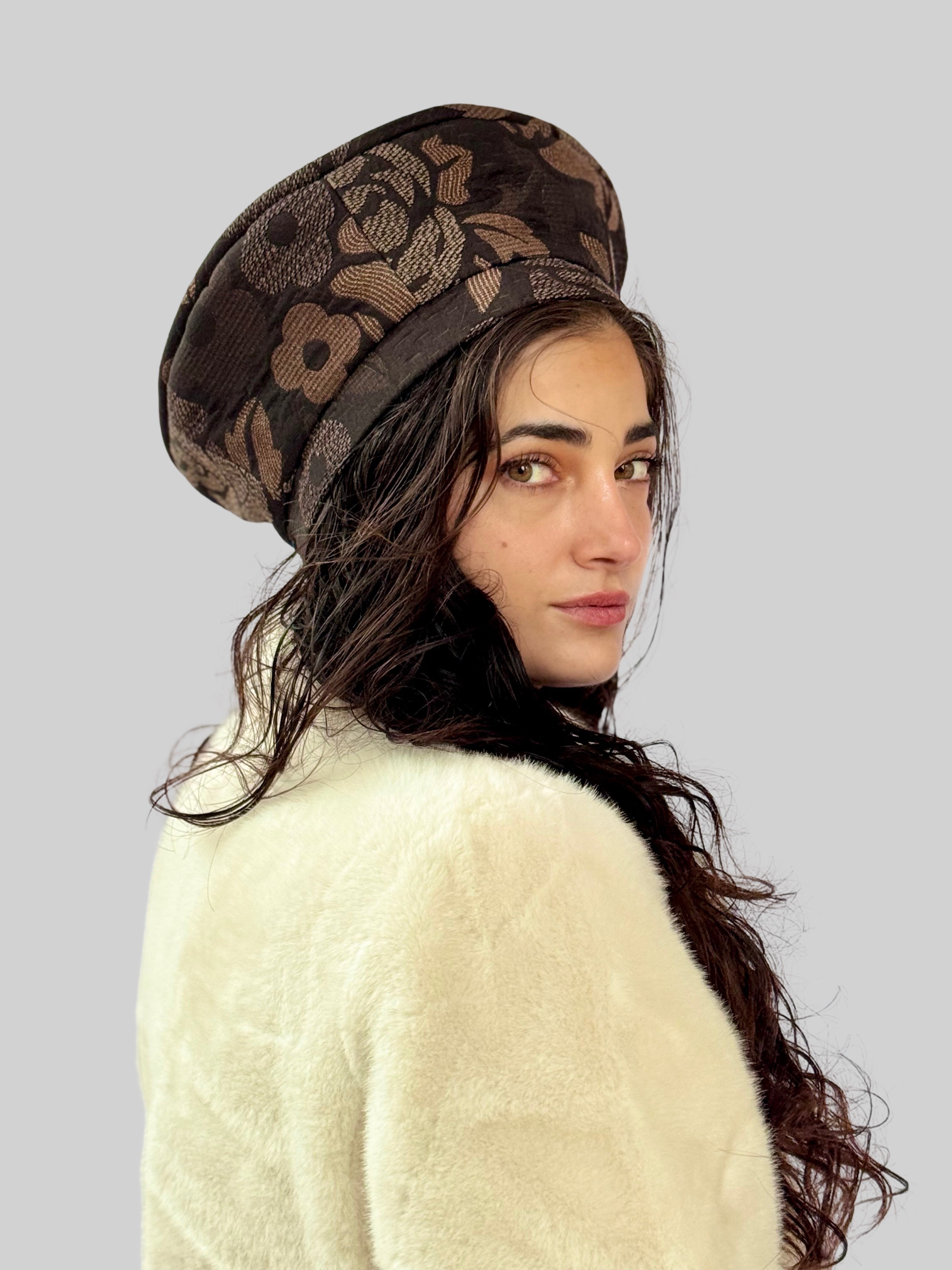 כובע שיק פרחוני חום