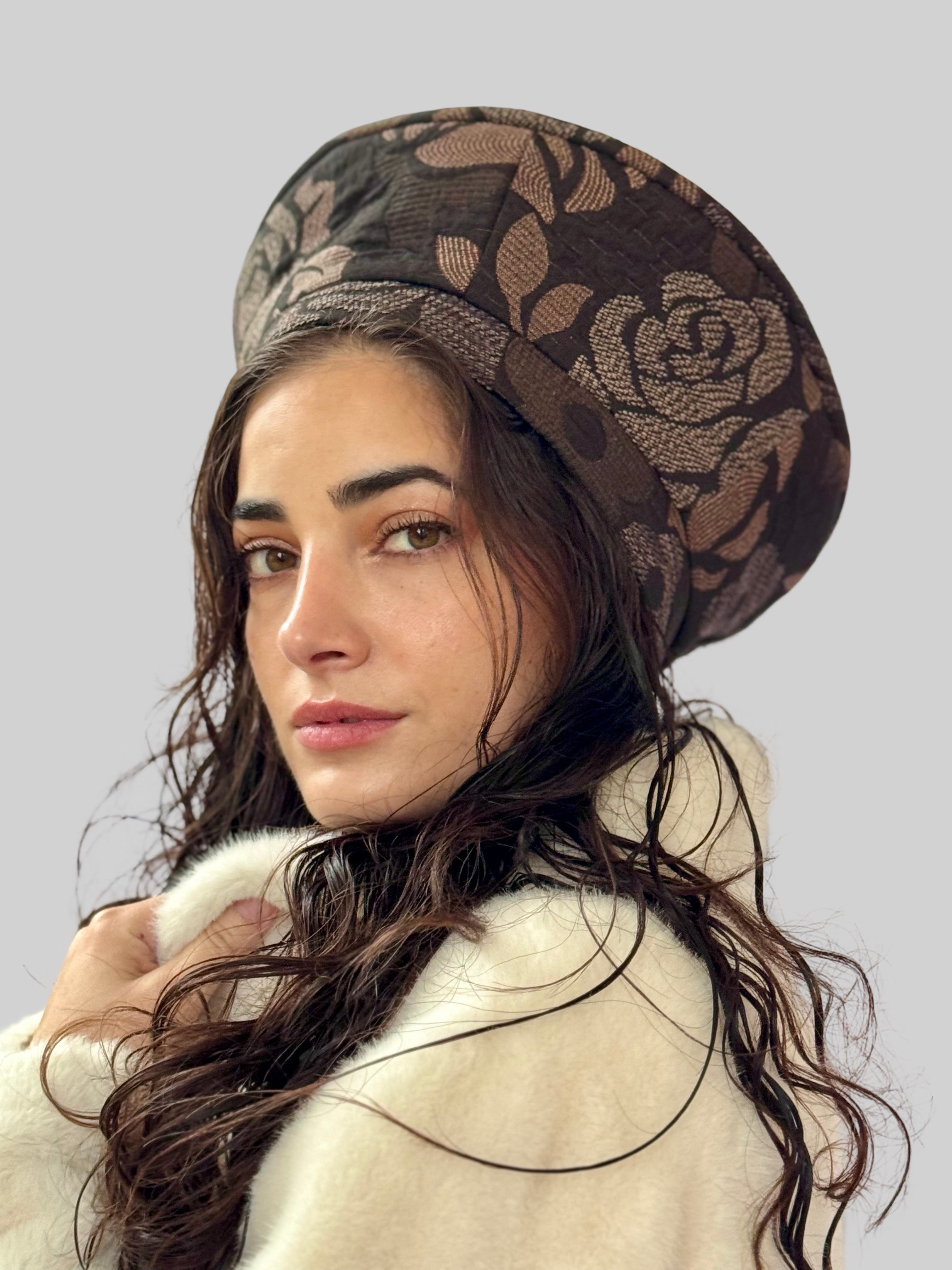 כובע שיק פרחוני חום