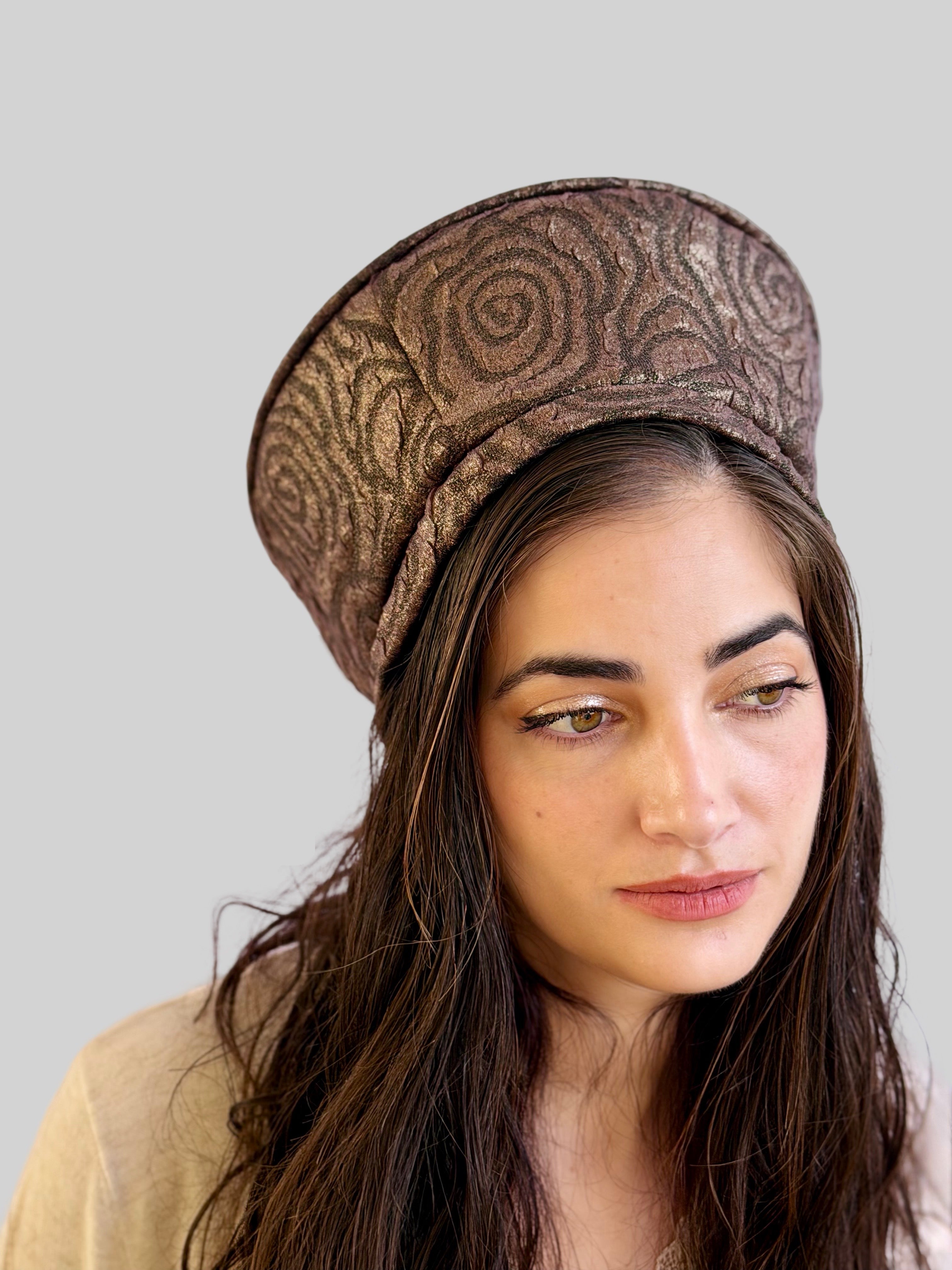  כובע שיק קומפורט פרחים מבריקים ברונזה 