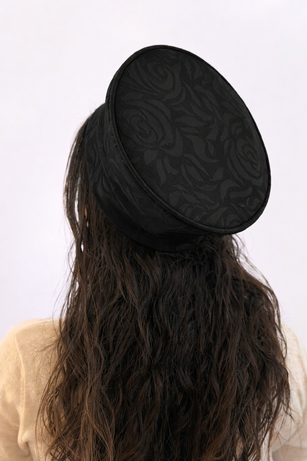 כובע שיק קומפורט פרחים שחור
