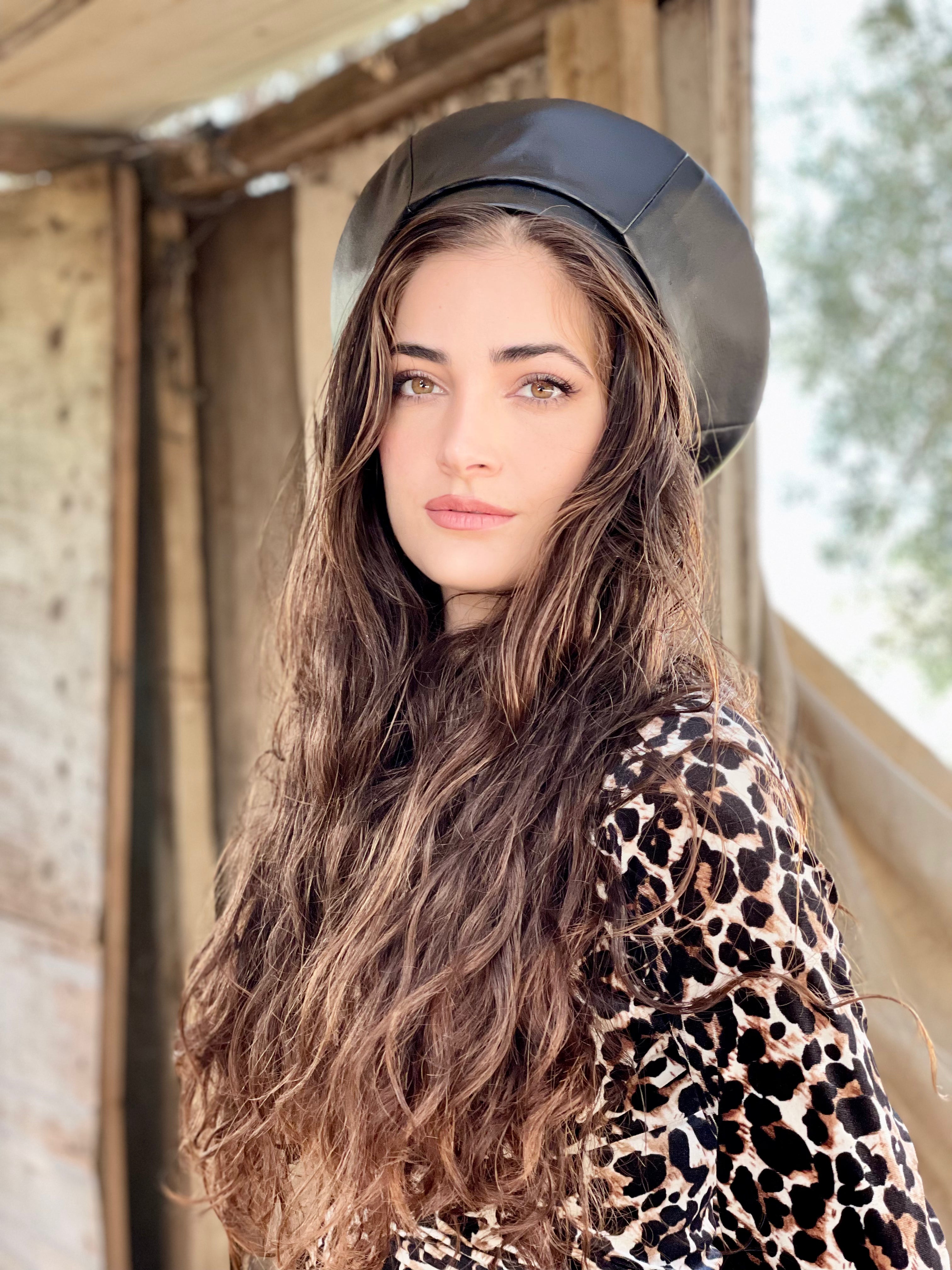 כובע שיק דמוי עור שחור (7262444257456)