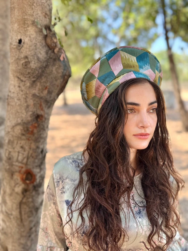 כובע שיק מעויינים ירוק ורוד (7900041314480)