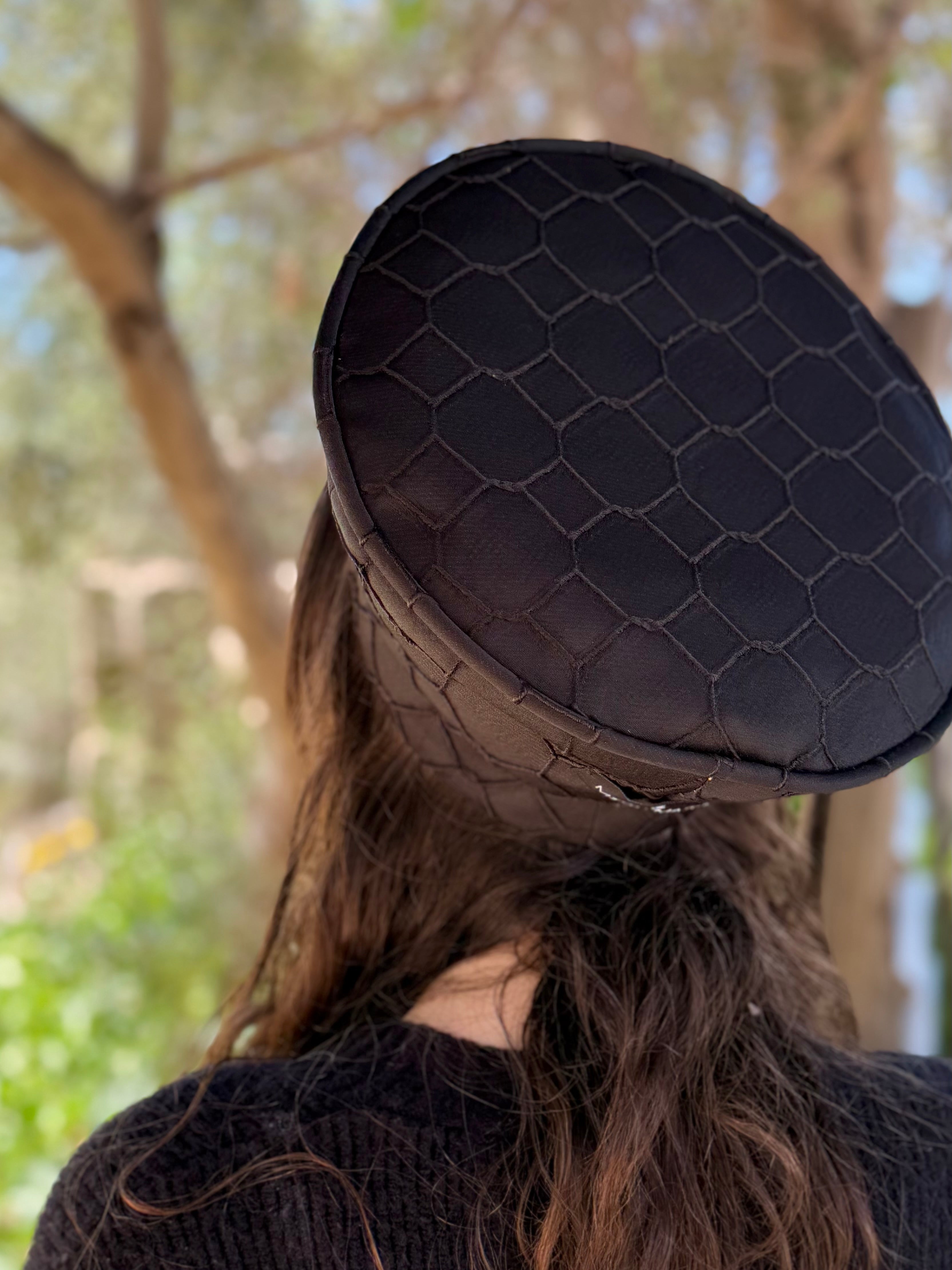 כובע שיק מעויינים שחור