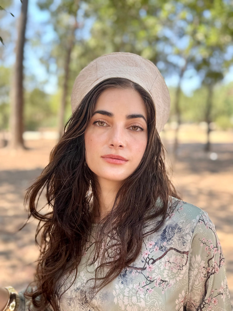כובע שיק כפרי רקום בז׳ (7900037546160)