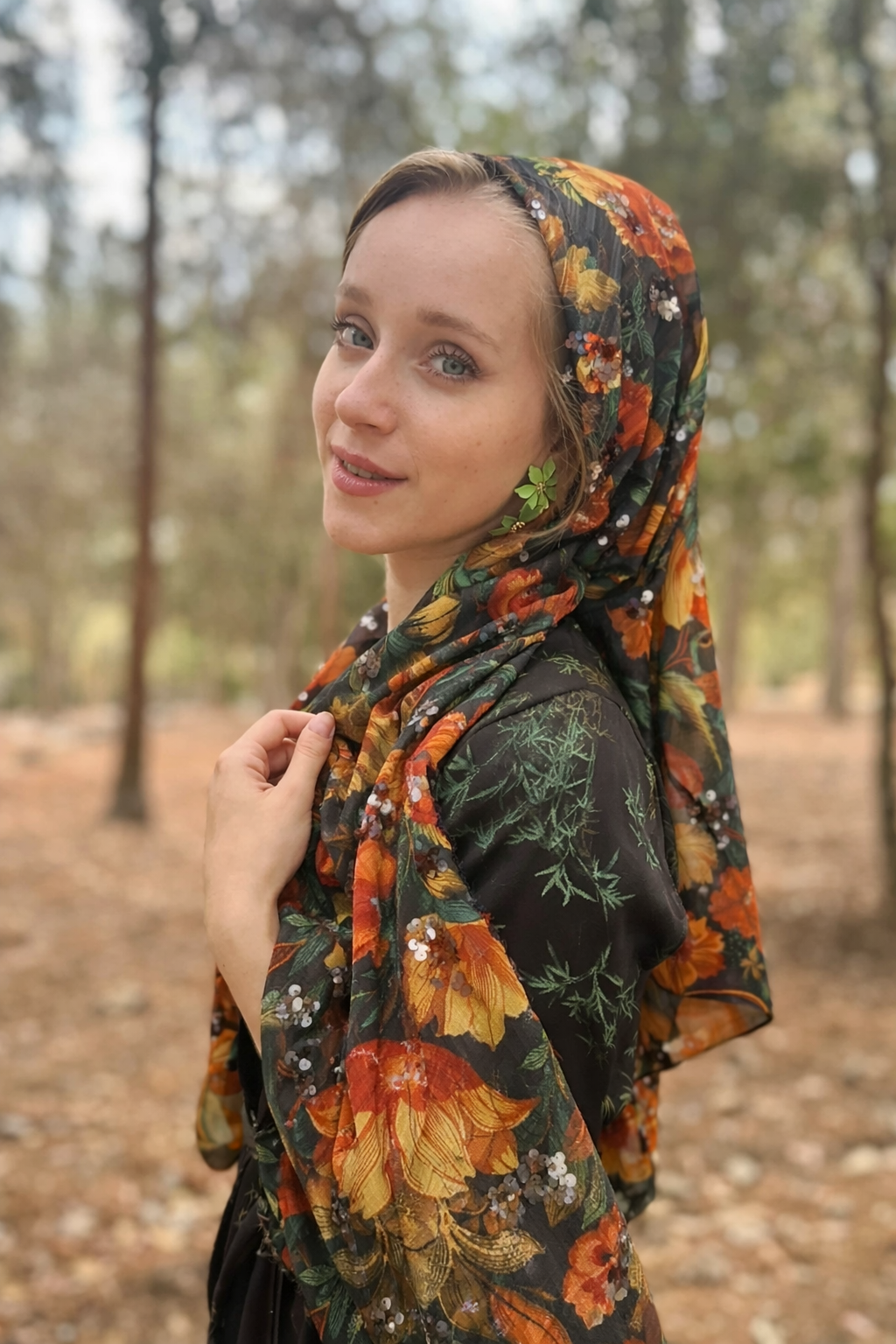 מטפחת צ׳ארם פרחונית משולש