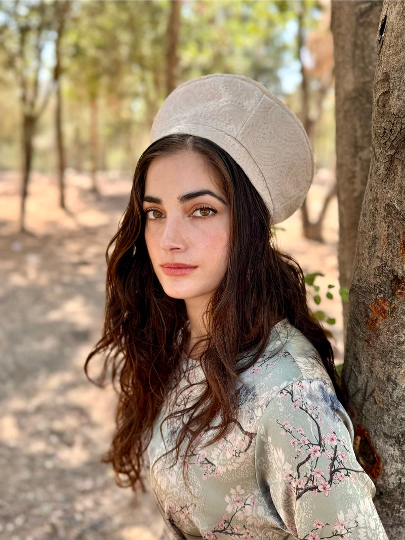 כובע שיק כפרי רקום בז׳ (7900037546160)