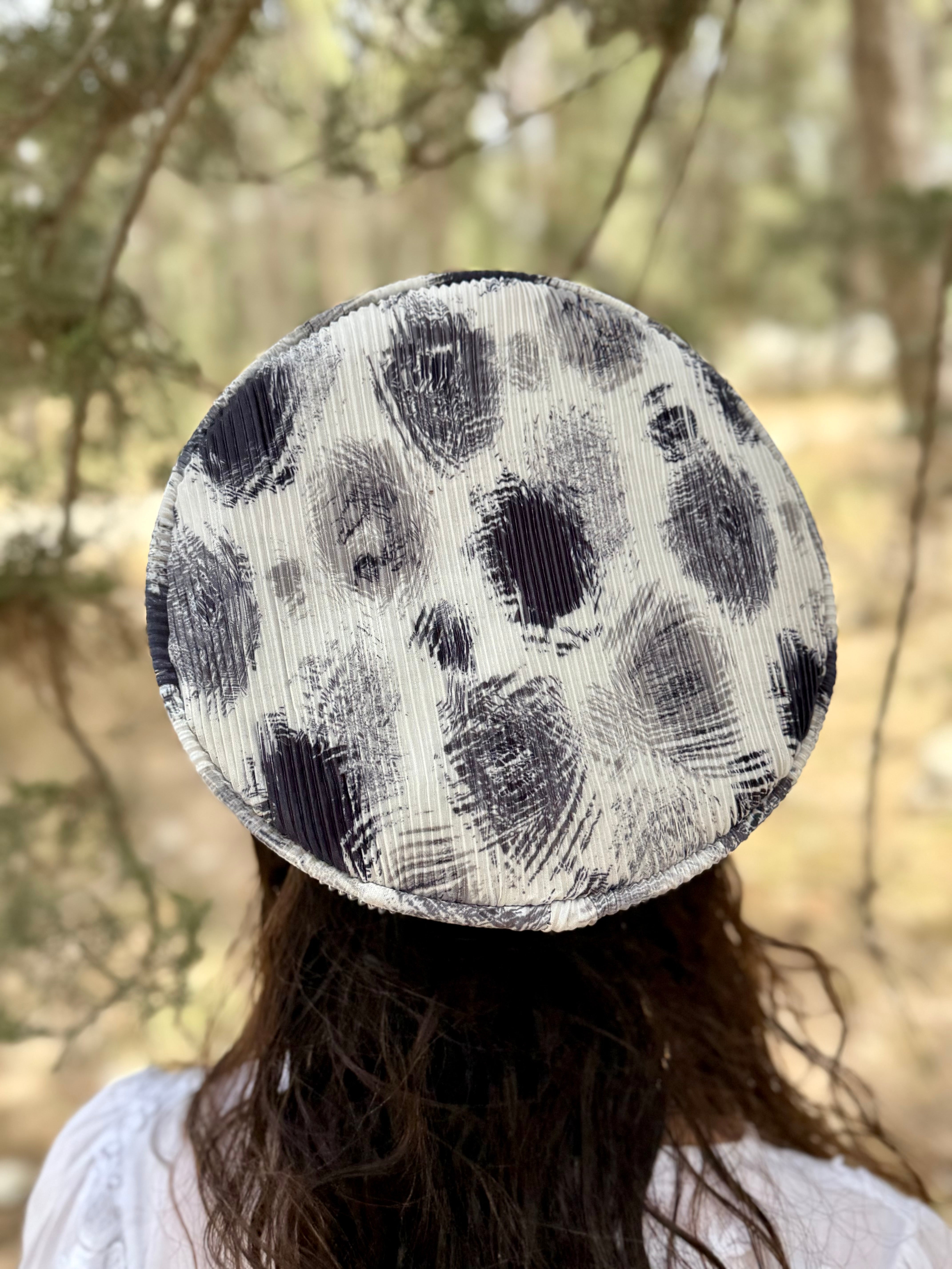 כובע שיק קומפורט נוצות כחול לבן
