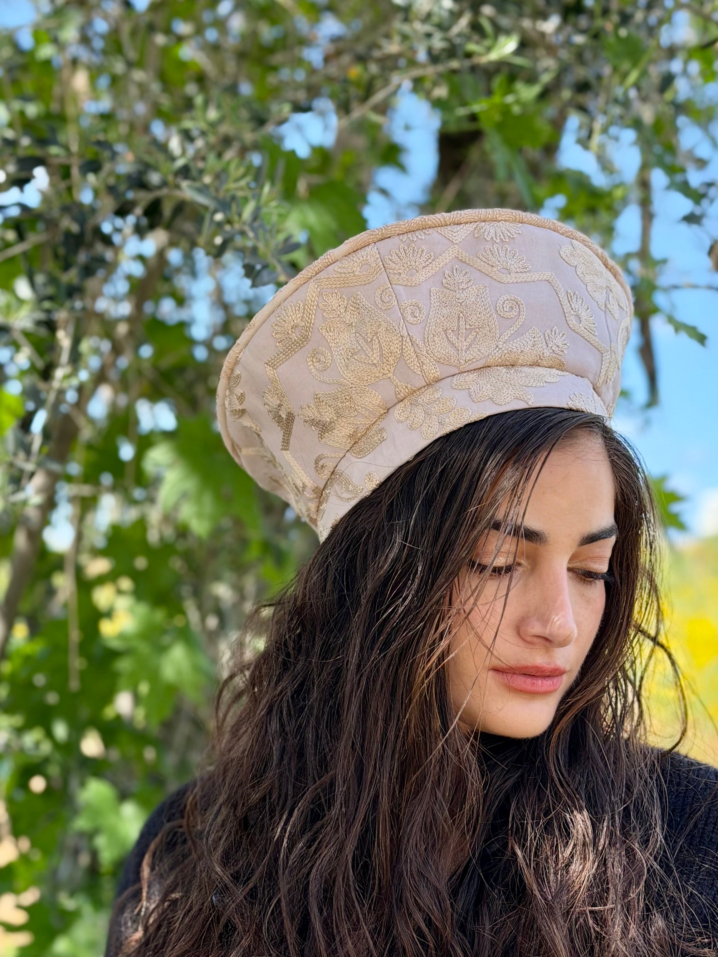 כובע שיק רקום שמנת