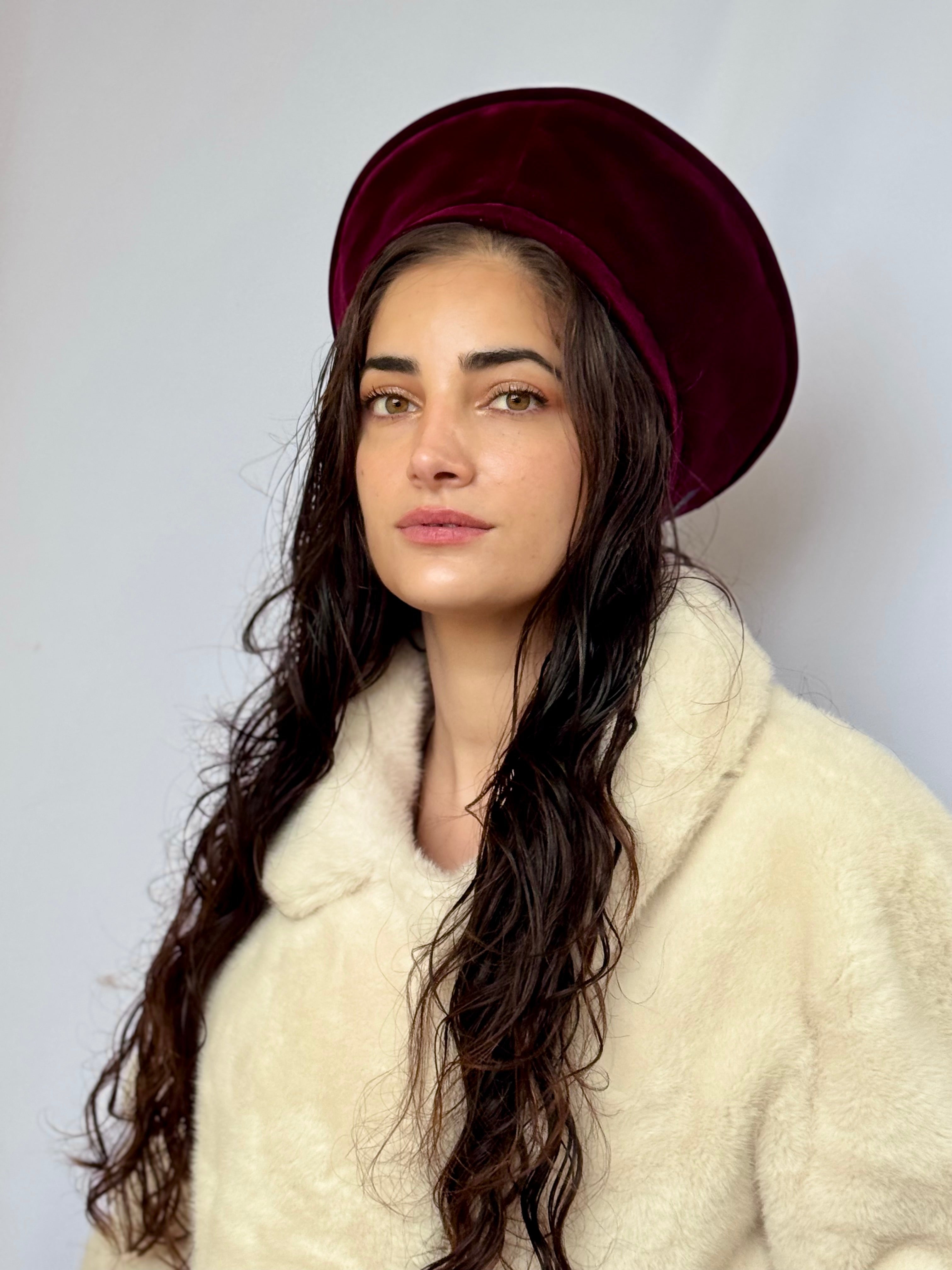 כובע שיק קטיפה בורדו