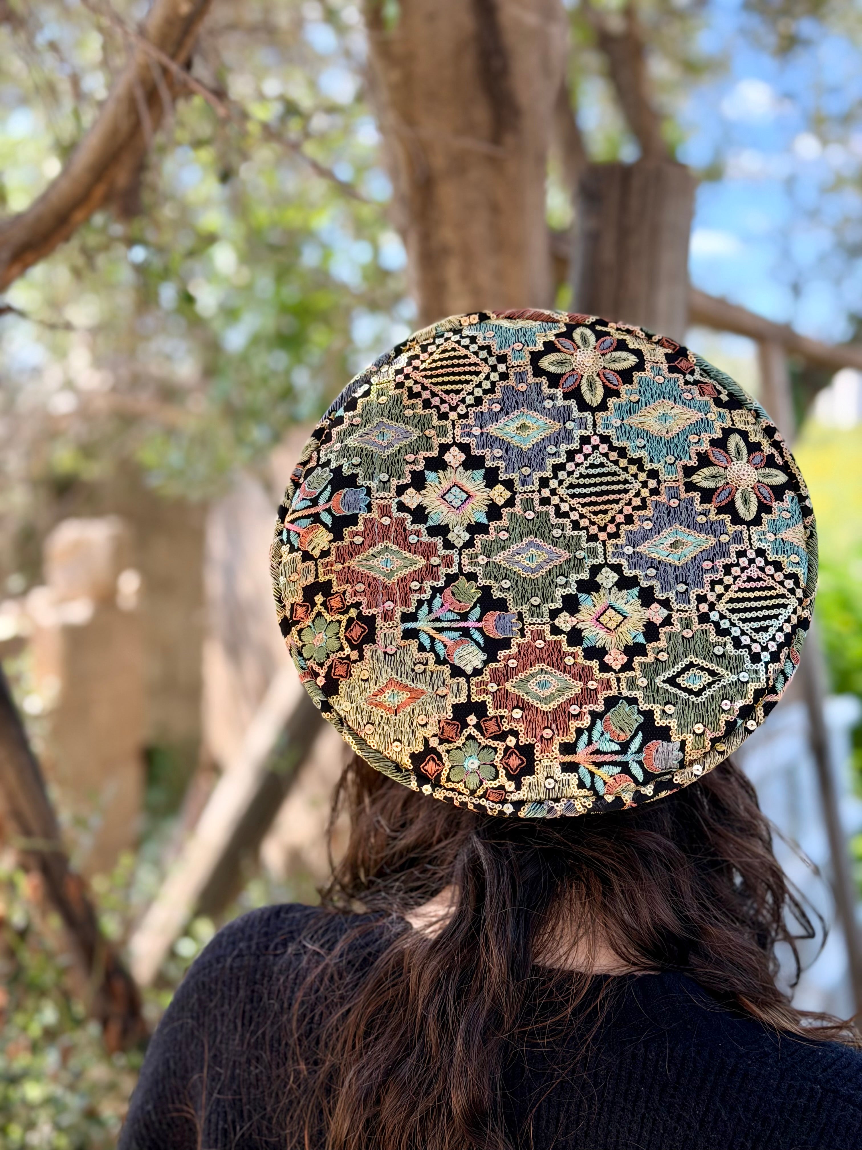 כובע שיק רקום פיסטוק