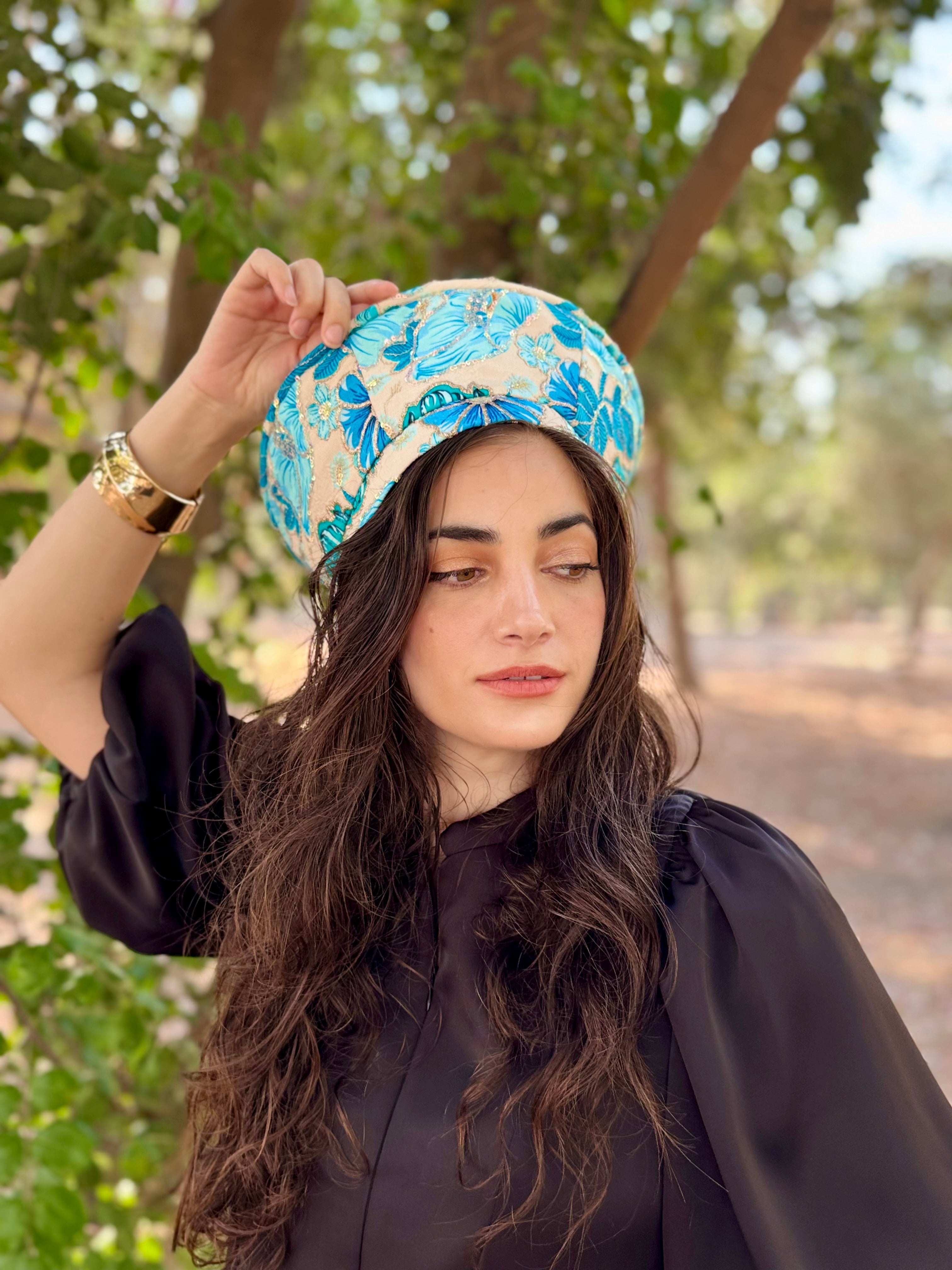 כובע שיק רקום פרחוני טורקיז (7900036858032)