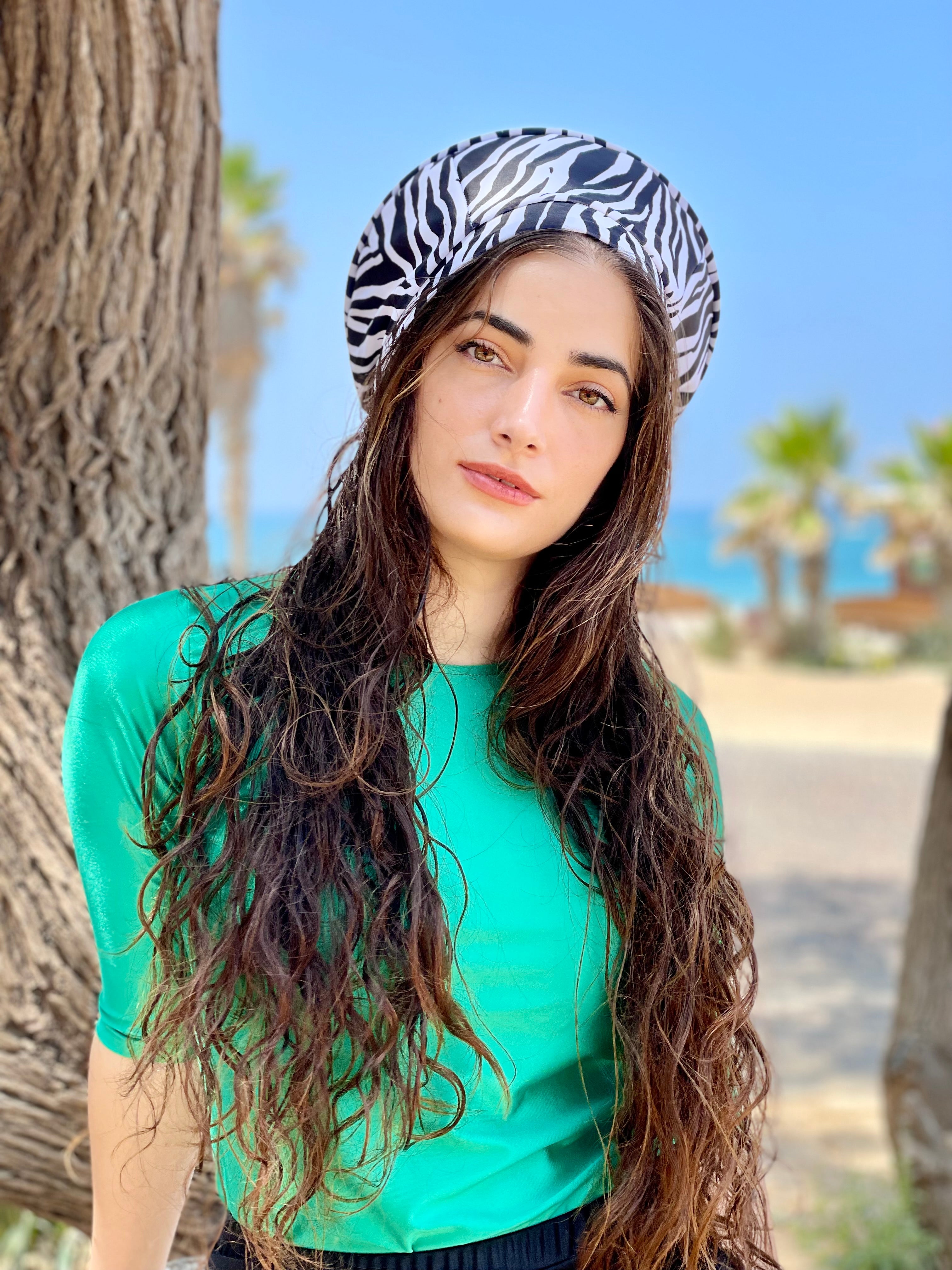 ⁨⁨כובע שיק קומפורט בגד-ים מזובר⁩⁩