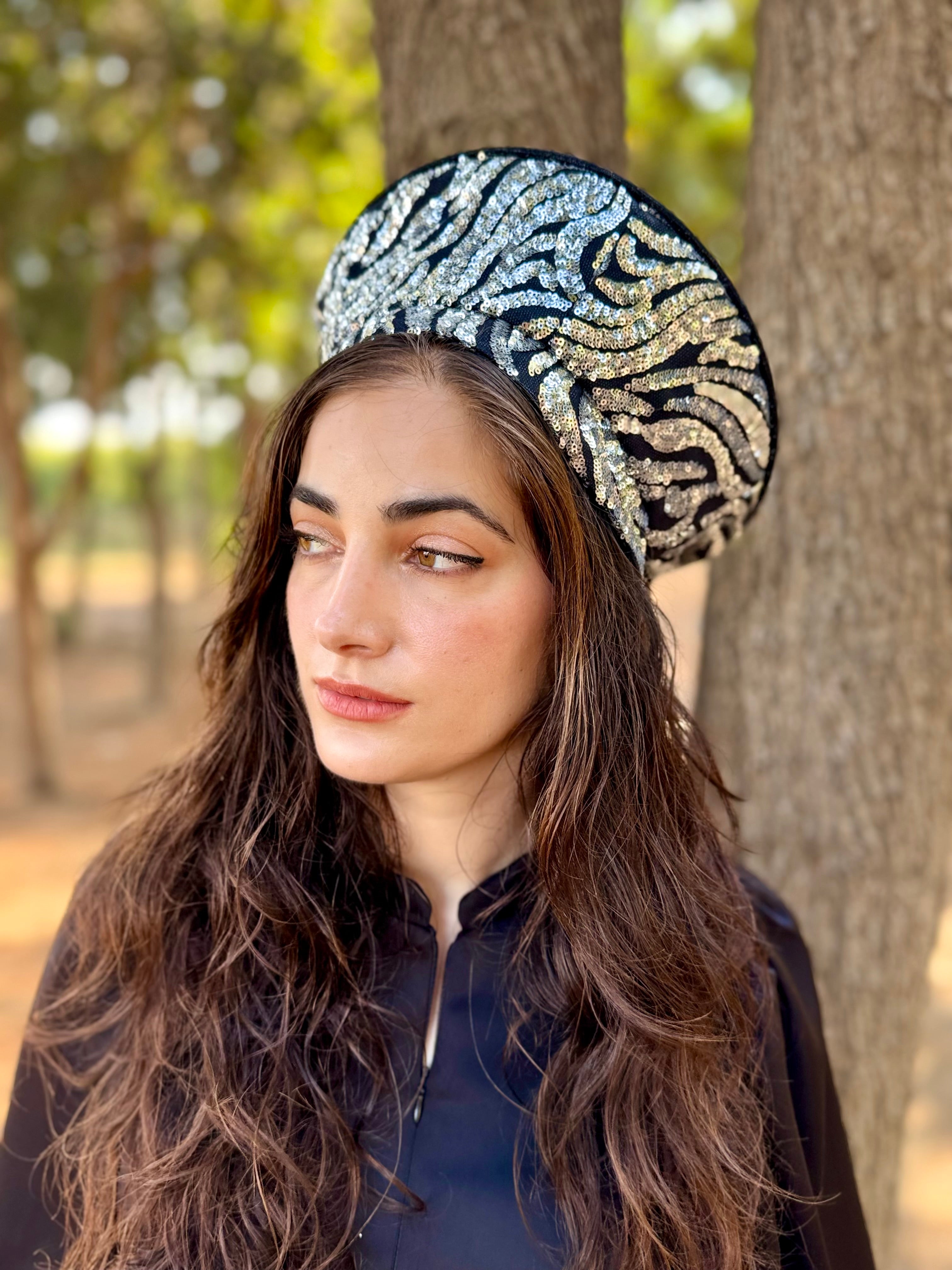 כובע שיק פייטים כסופים (7900042264752)