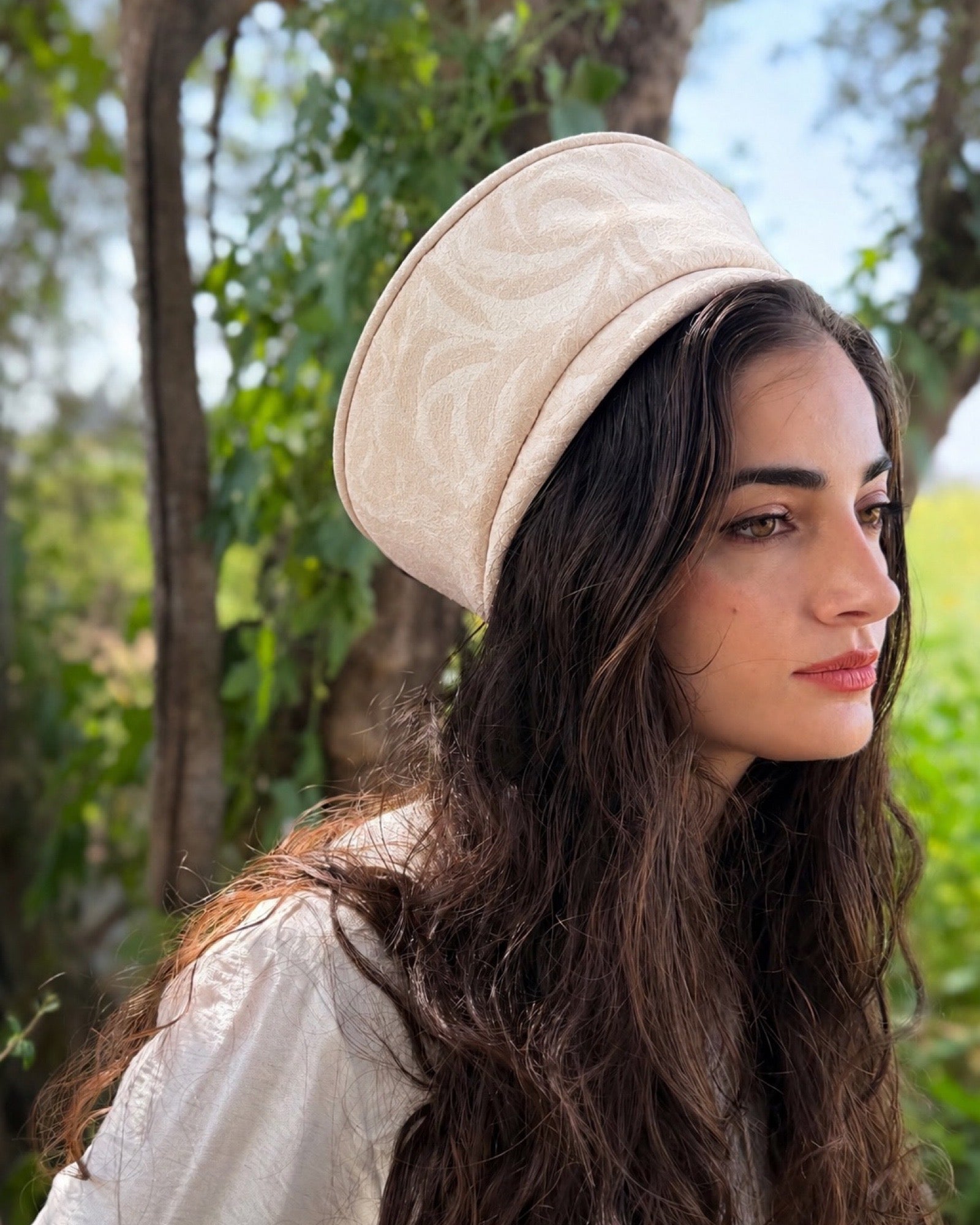 כובע שיק קומפורט עלים בז׳- פודרה