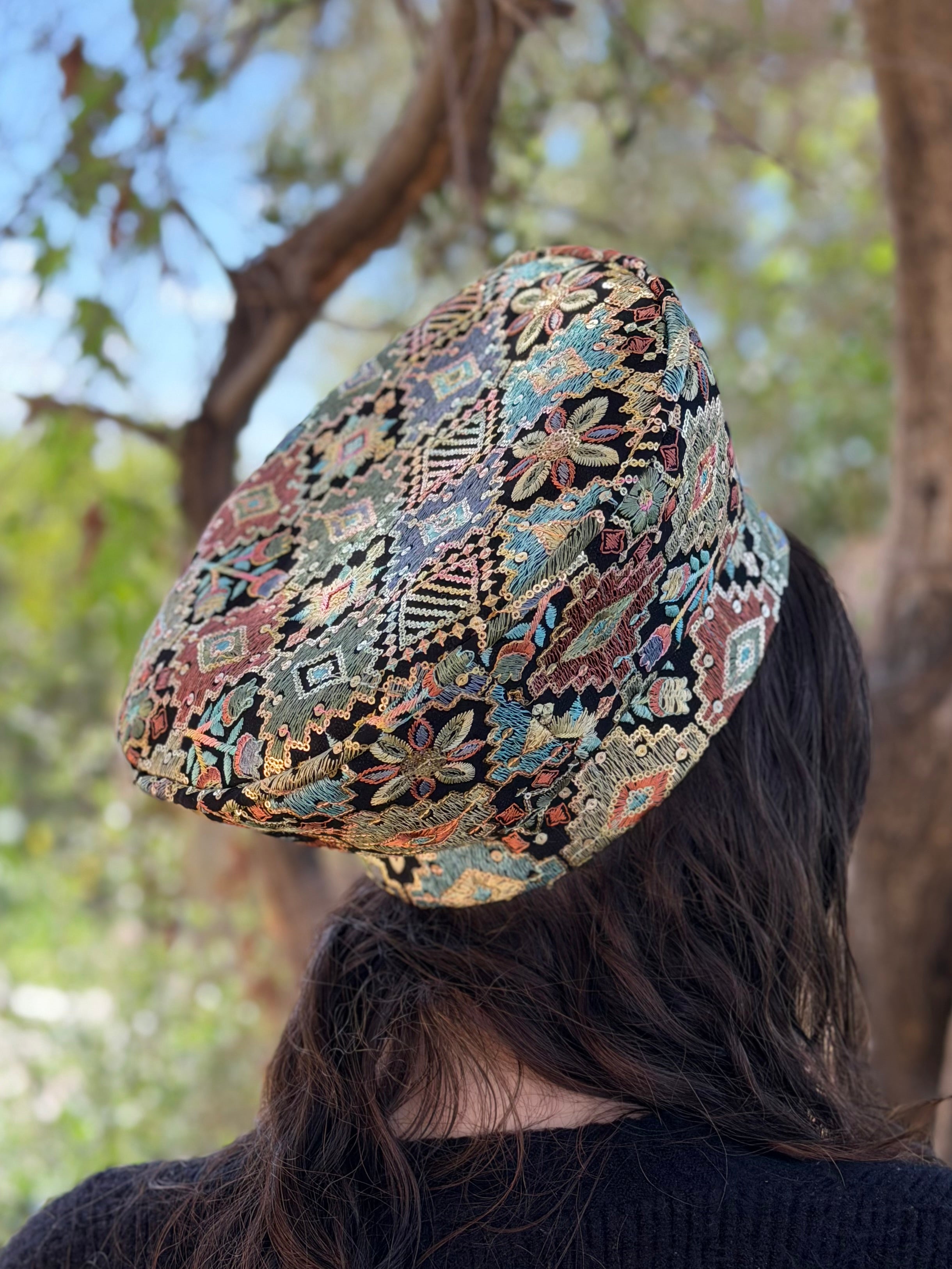 כובע שיק רקום פיסטוק