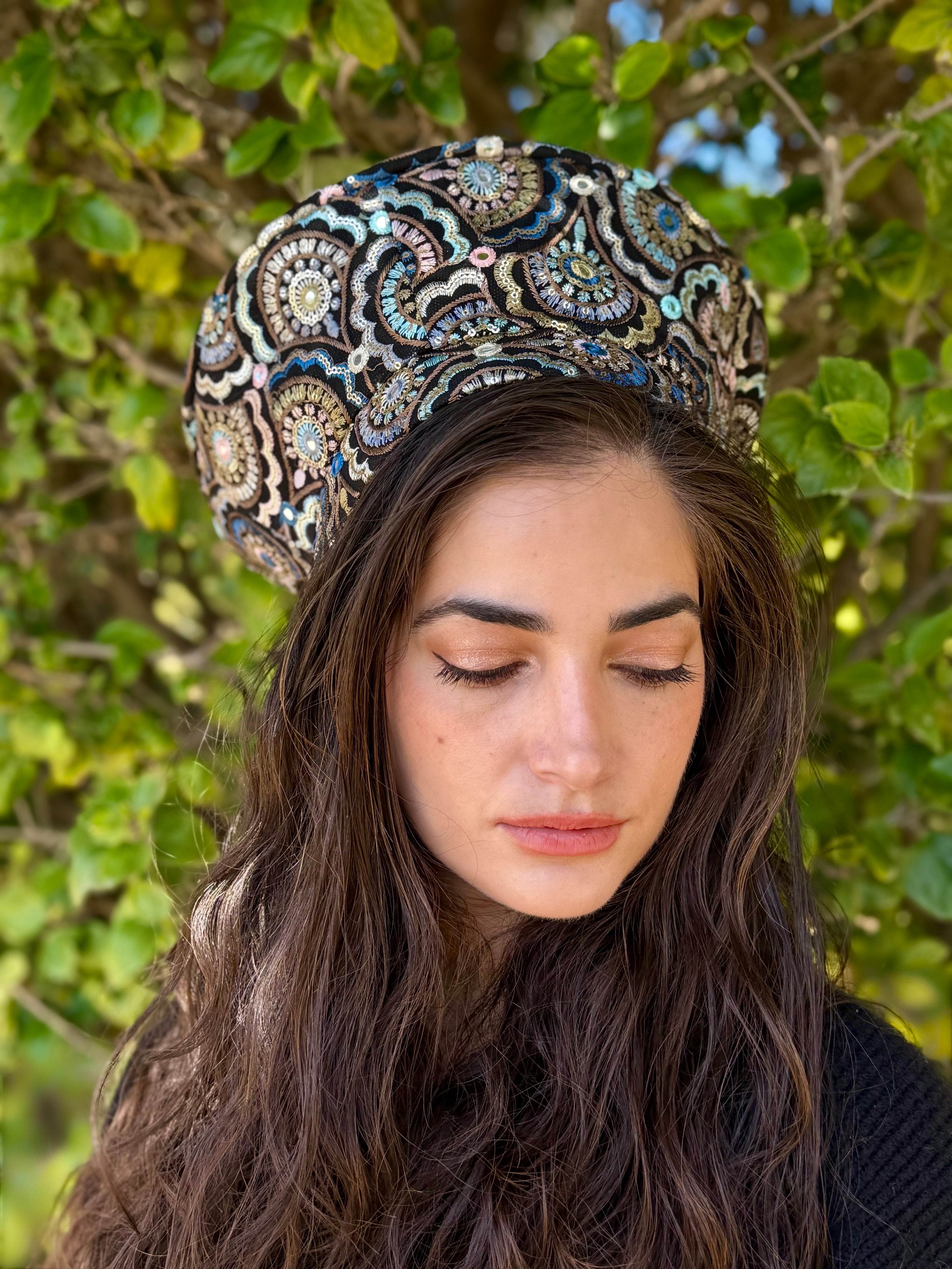 כובע שיק רקום קשתות תכלת