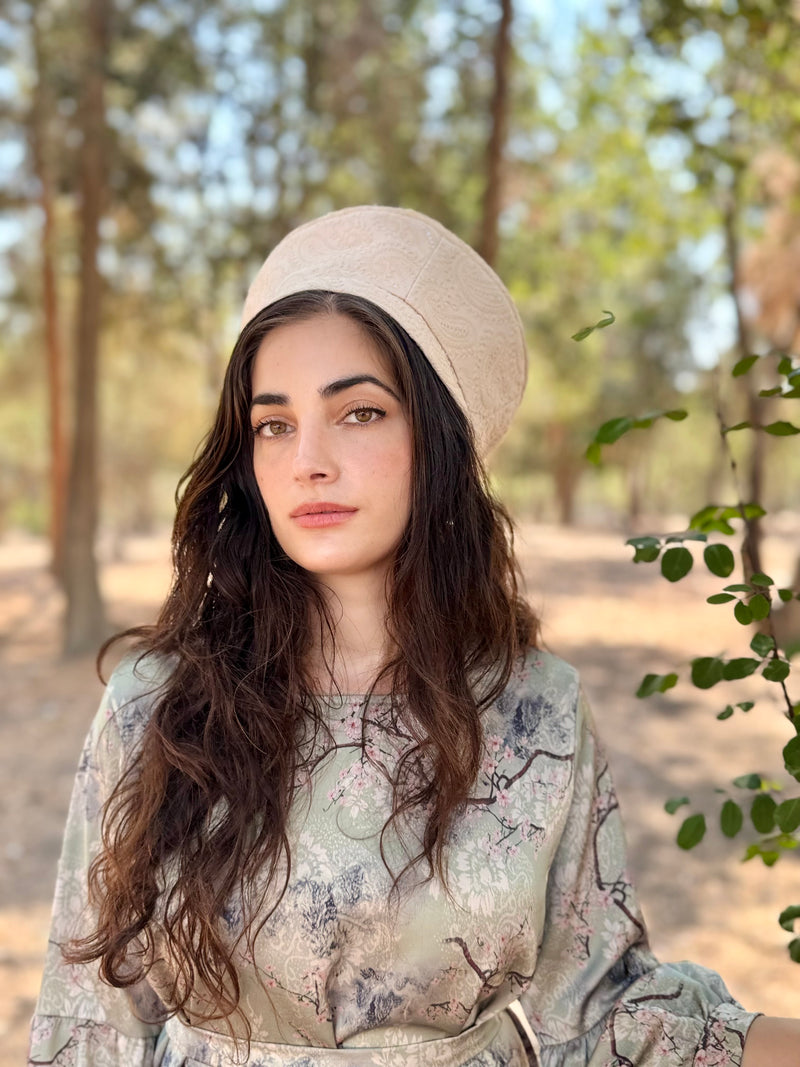 כובע שיק כפרי רקום בז׳ (7900037546160)