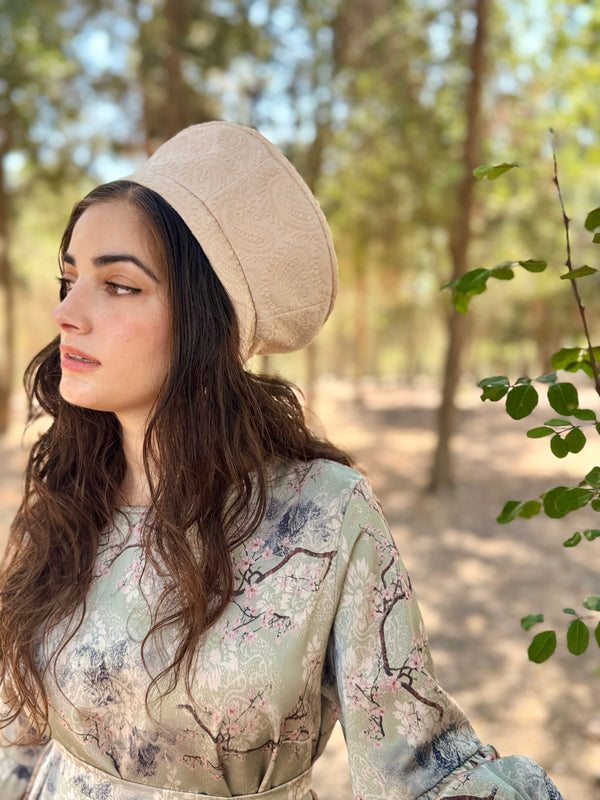 כובע שיק כפרי רקום בז׳ (7900037546160)