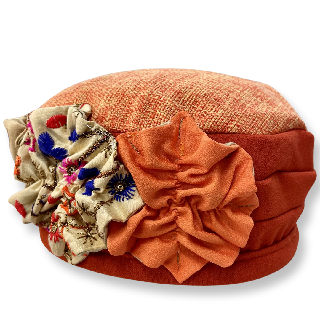 ⁨⁨ברט קלאסי פרחים בז׳ כתום