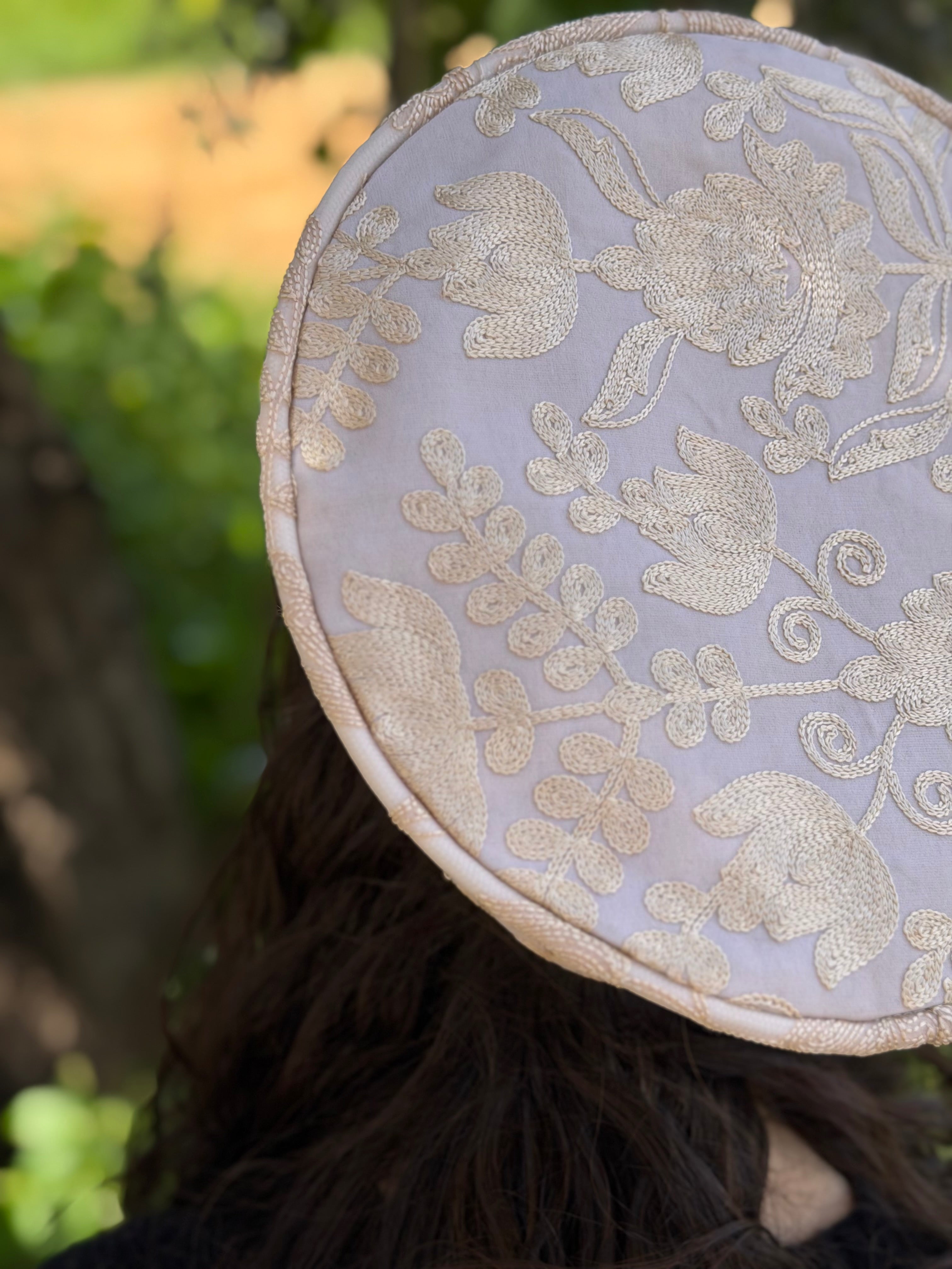 כובע שיק רקום שמנת